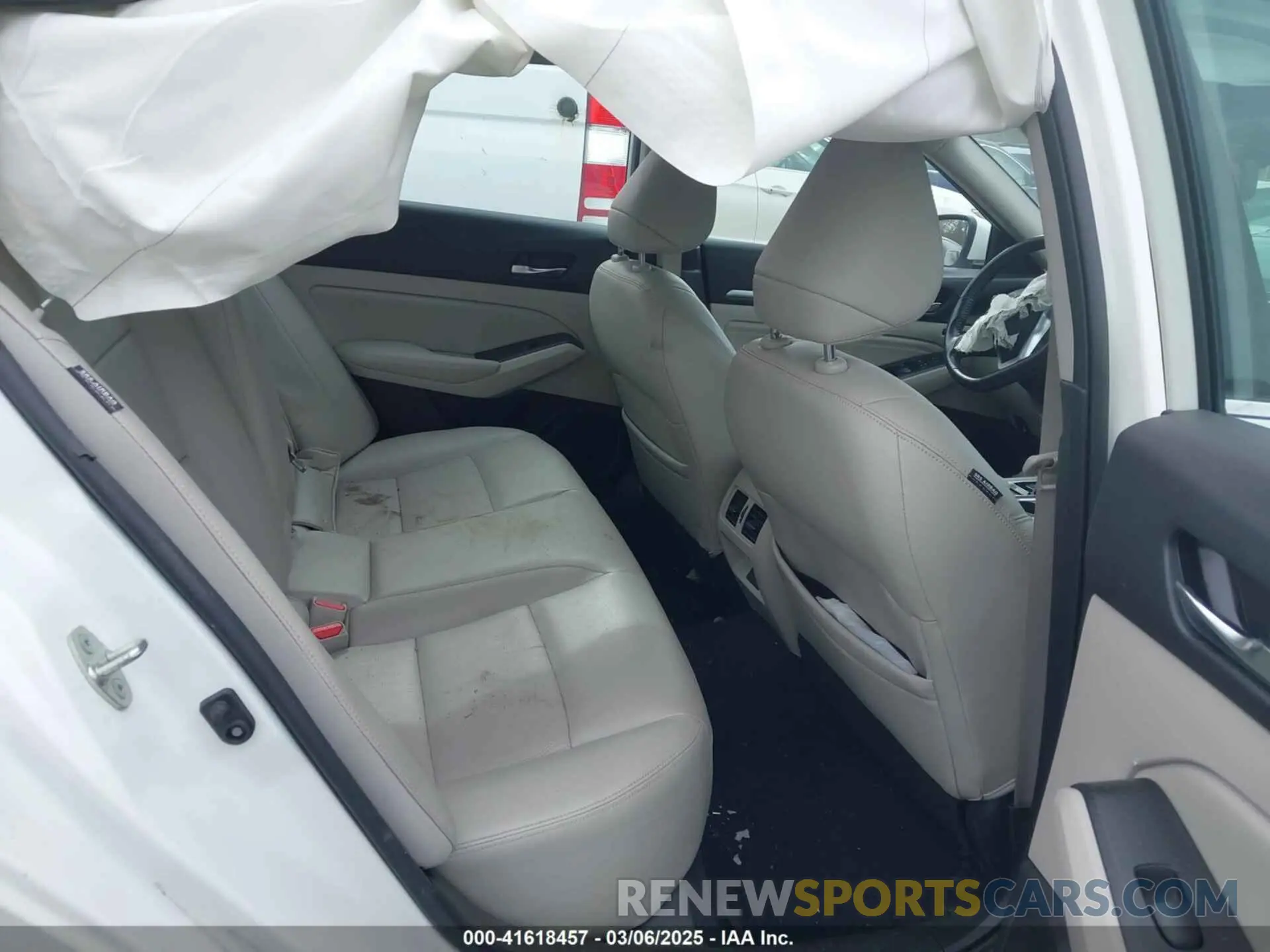 8 Photograph of a damaged car 1N4BL4FW4KN315981 NISSAN ALTIMA 2019