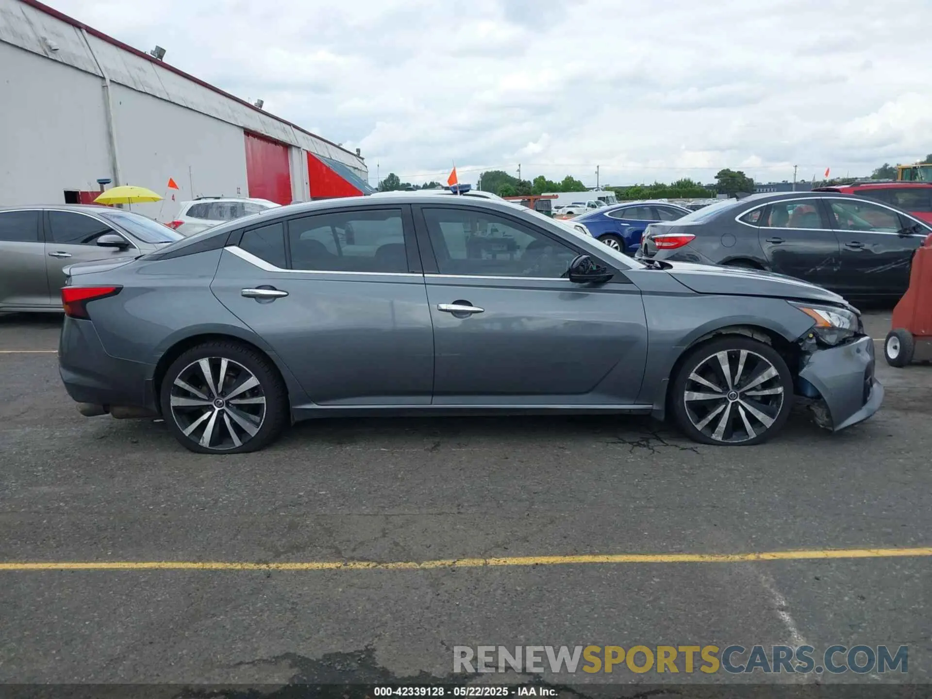 13 Photograph of a damaged car 1N4BL4FW5KC181946 NISSAN ALTIMA 2019