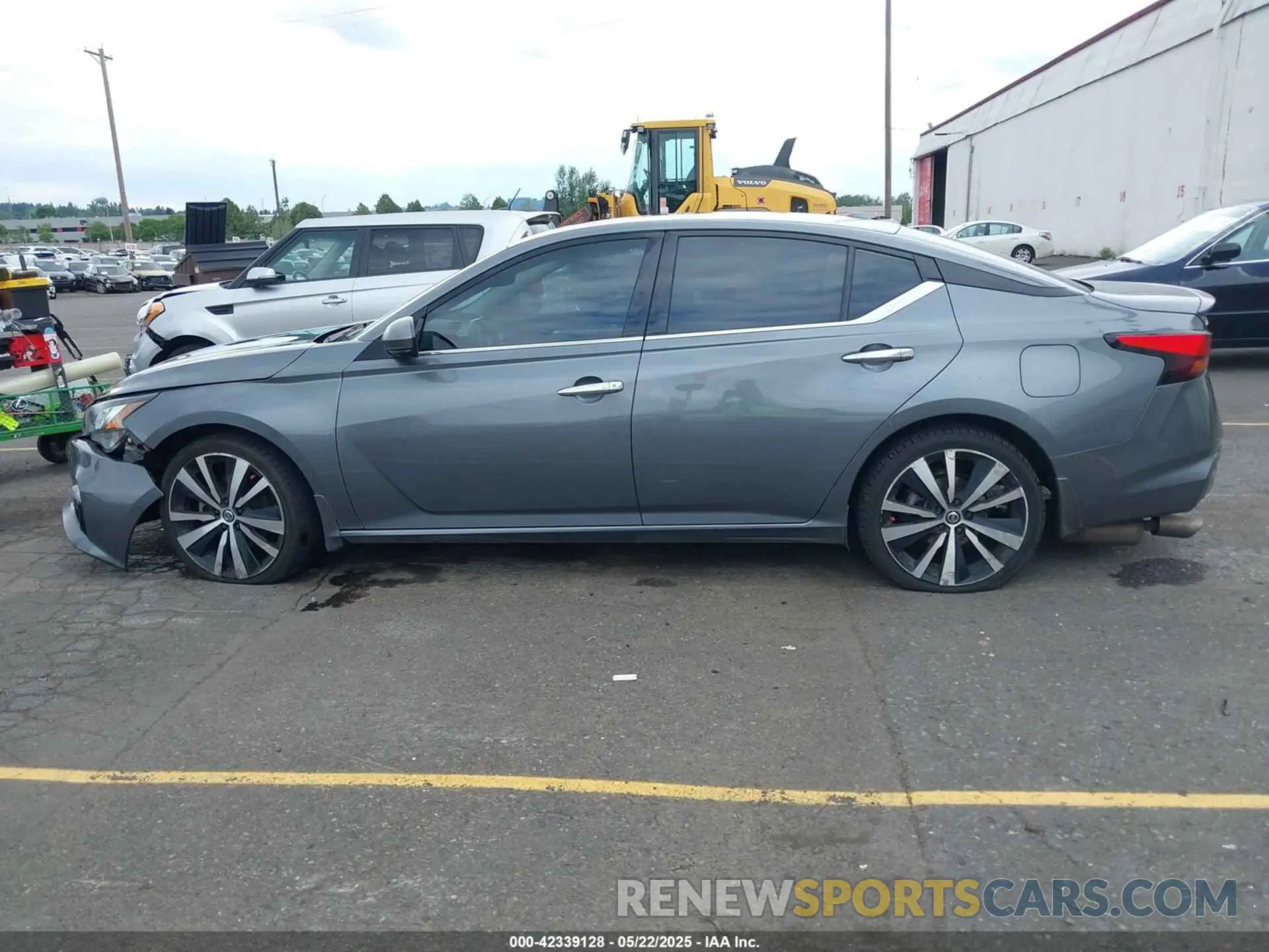 14 Photograph of a damaged car 1N4BL4FW5KC181946 NISSAN ALTIMA 2019