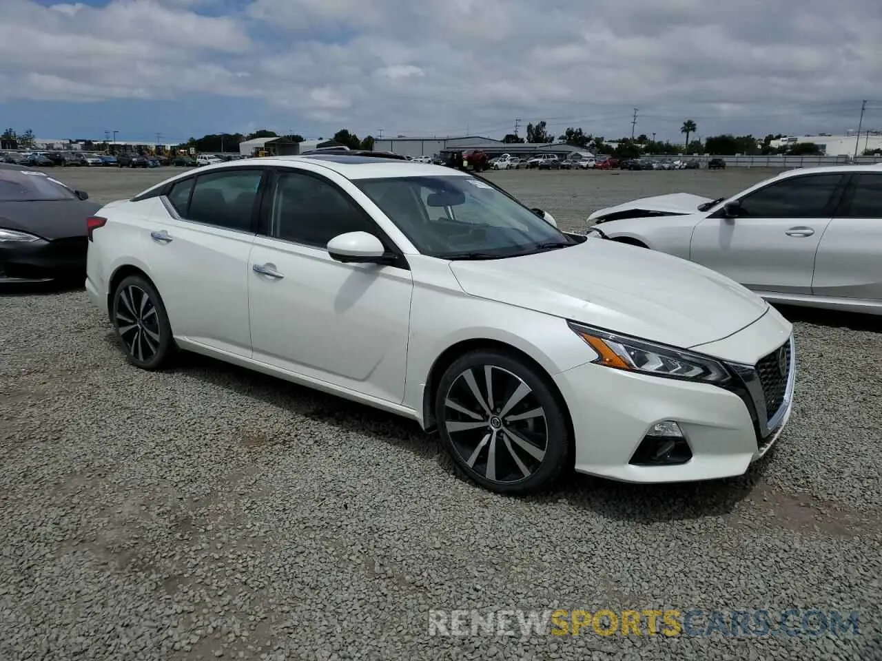4 Photograph of a damaged car 1N4BL4FW7KC206703 NISSAN ALTIMA 2019