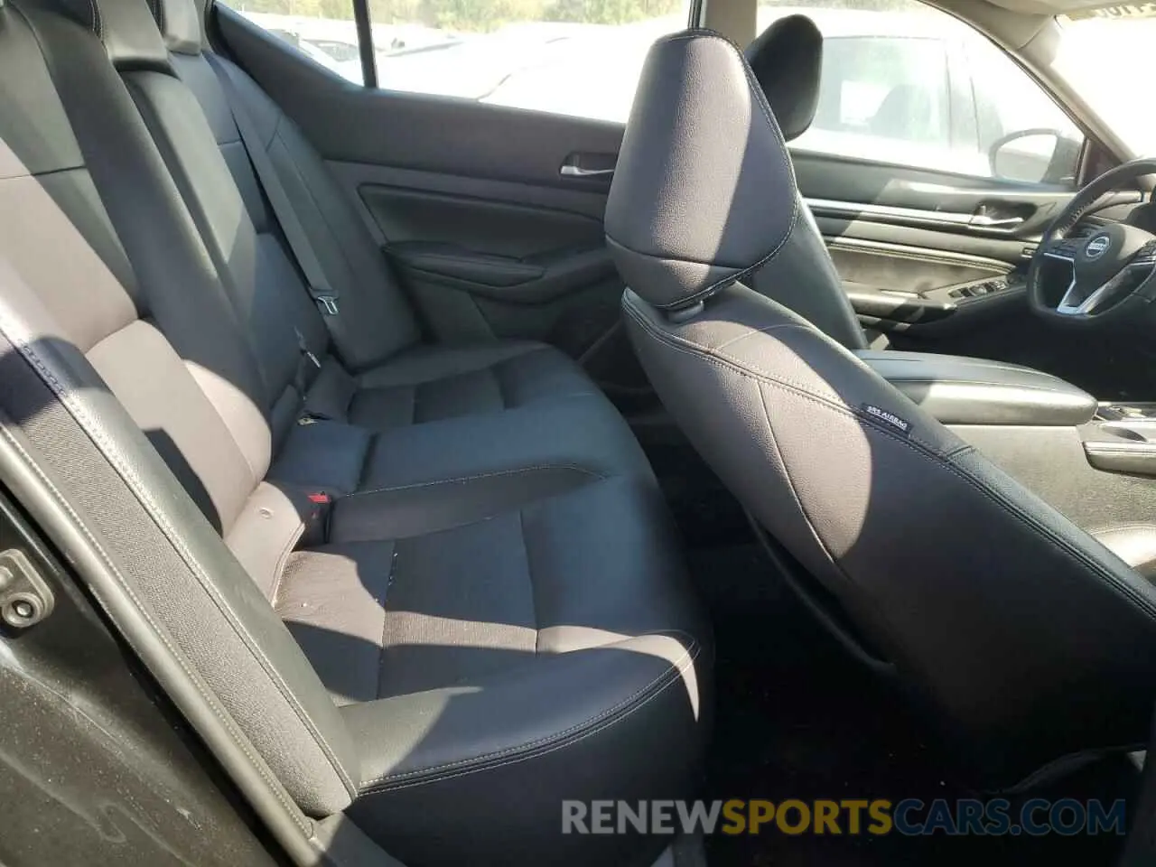 10 Photograph of a damaged car 1N4BL4FW9KC130837 NISSAN ALTIMA 2019