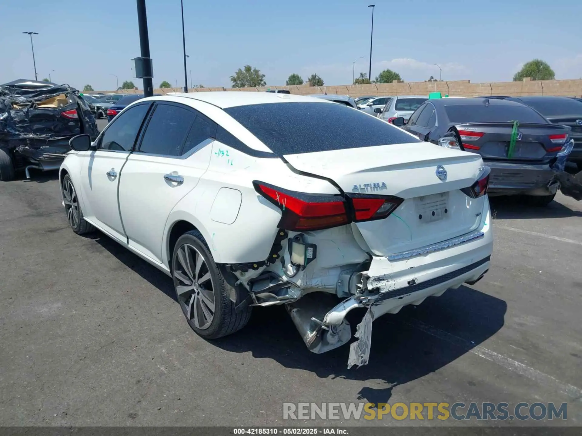 14 Photograph of a damaged car 1N4BL4FW9KC187197 NISSAN ALTIMA 2019