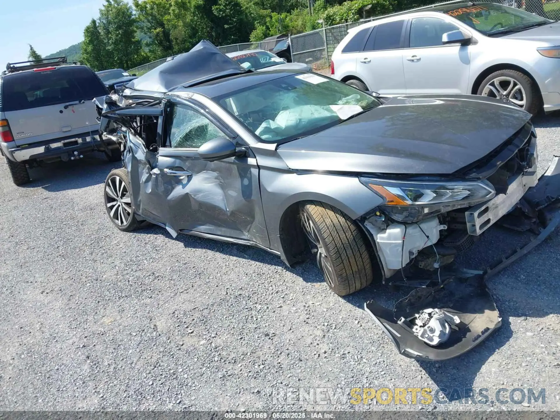 1 Photograph of a damaged car 1N4AL4FV2LC190950 NISSAN ALTIMA 2020