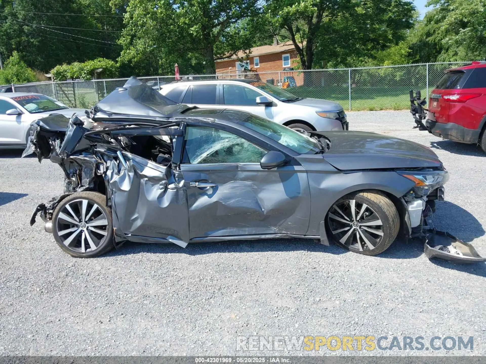 13 Photograph of a damaged car 1N4AL4FV2LC190950 NISSAN ALTIMA 2020
