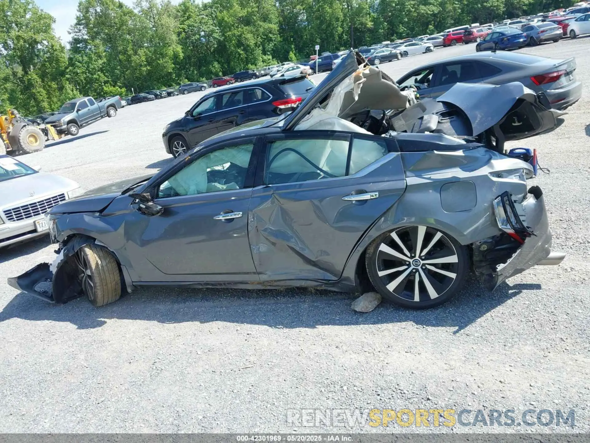14 Photograph of a damaged car 1N4AL4FV2LC190950 NISSAN ALTIMA 2020