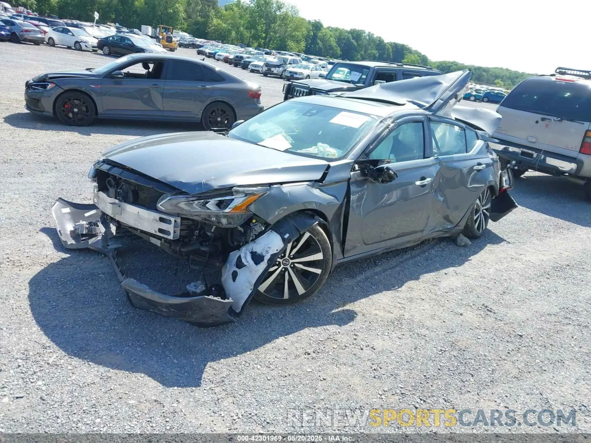 2 Photograph of a damaged car 1N4AL4FV2LC190950 NISSAN ALTIMA 2020