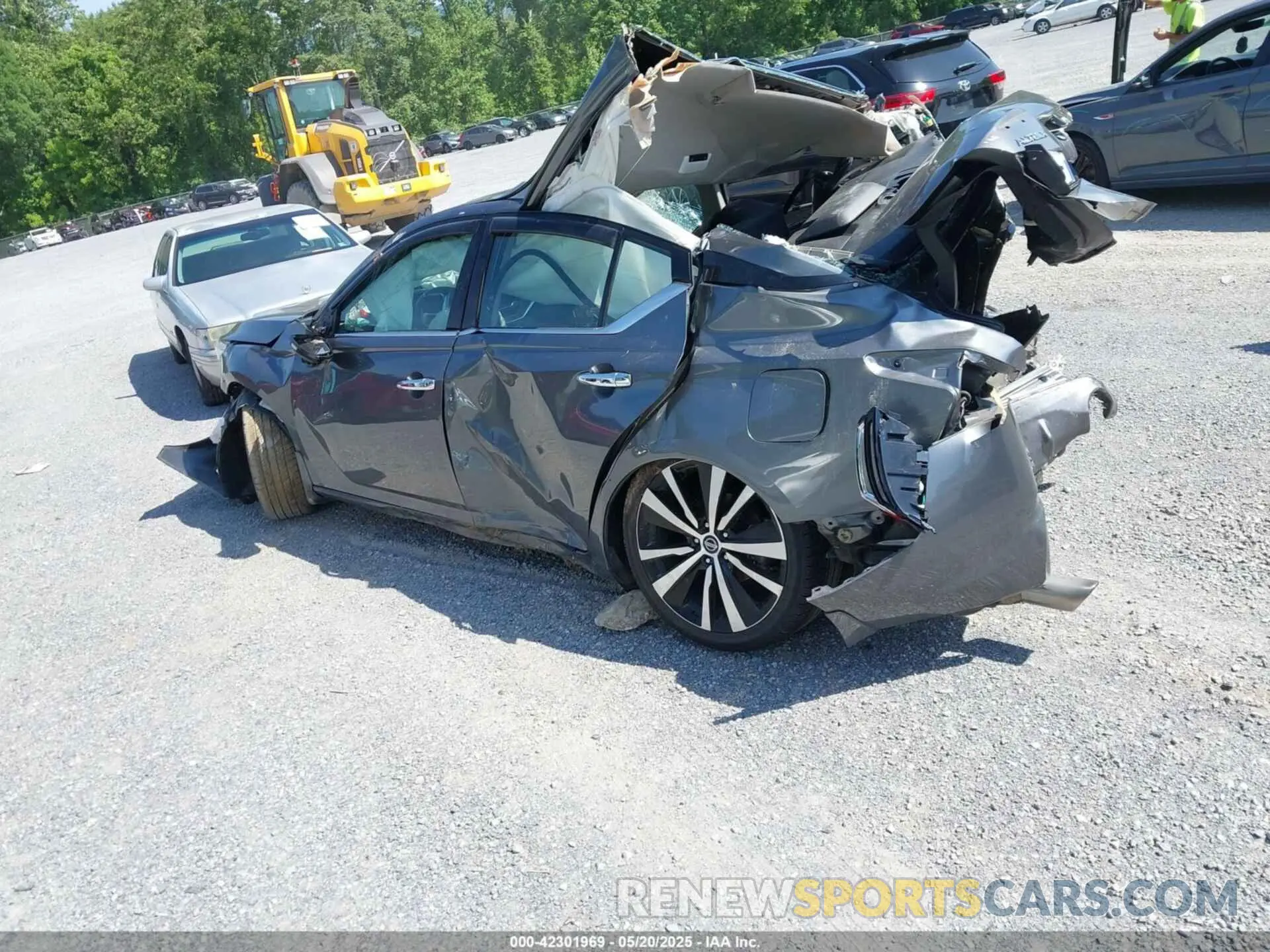 3 Photograph of a damaged car 1N4AL4FV2LC190950 NISSAN ALTIMA 2020