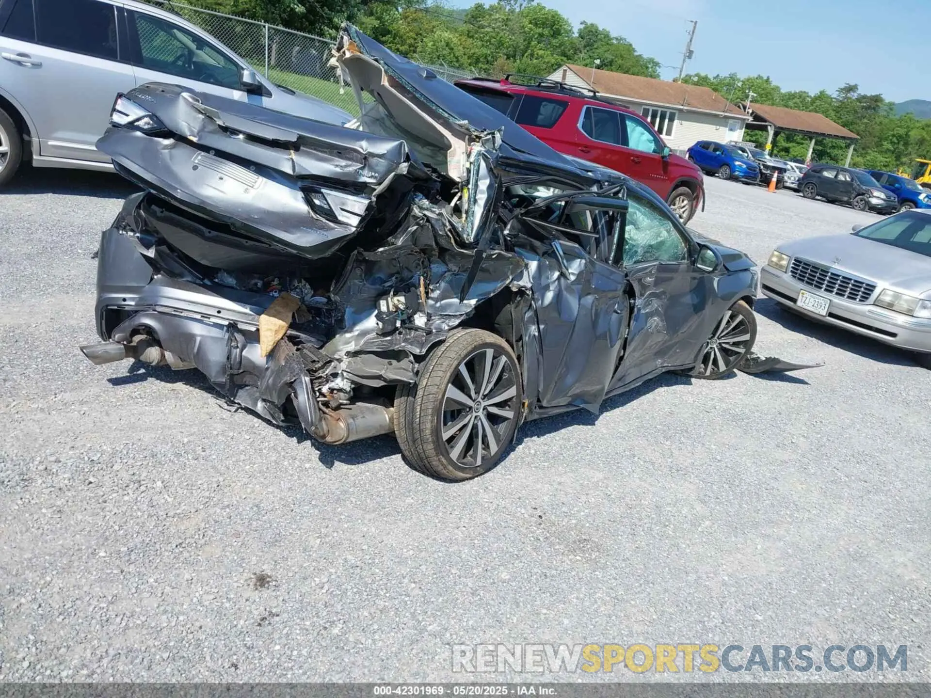 4 Photograph of a damaged car 1N4AL4FV2LC190950 NISSAN ALTIMA 2020