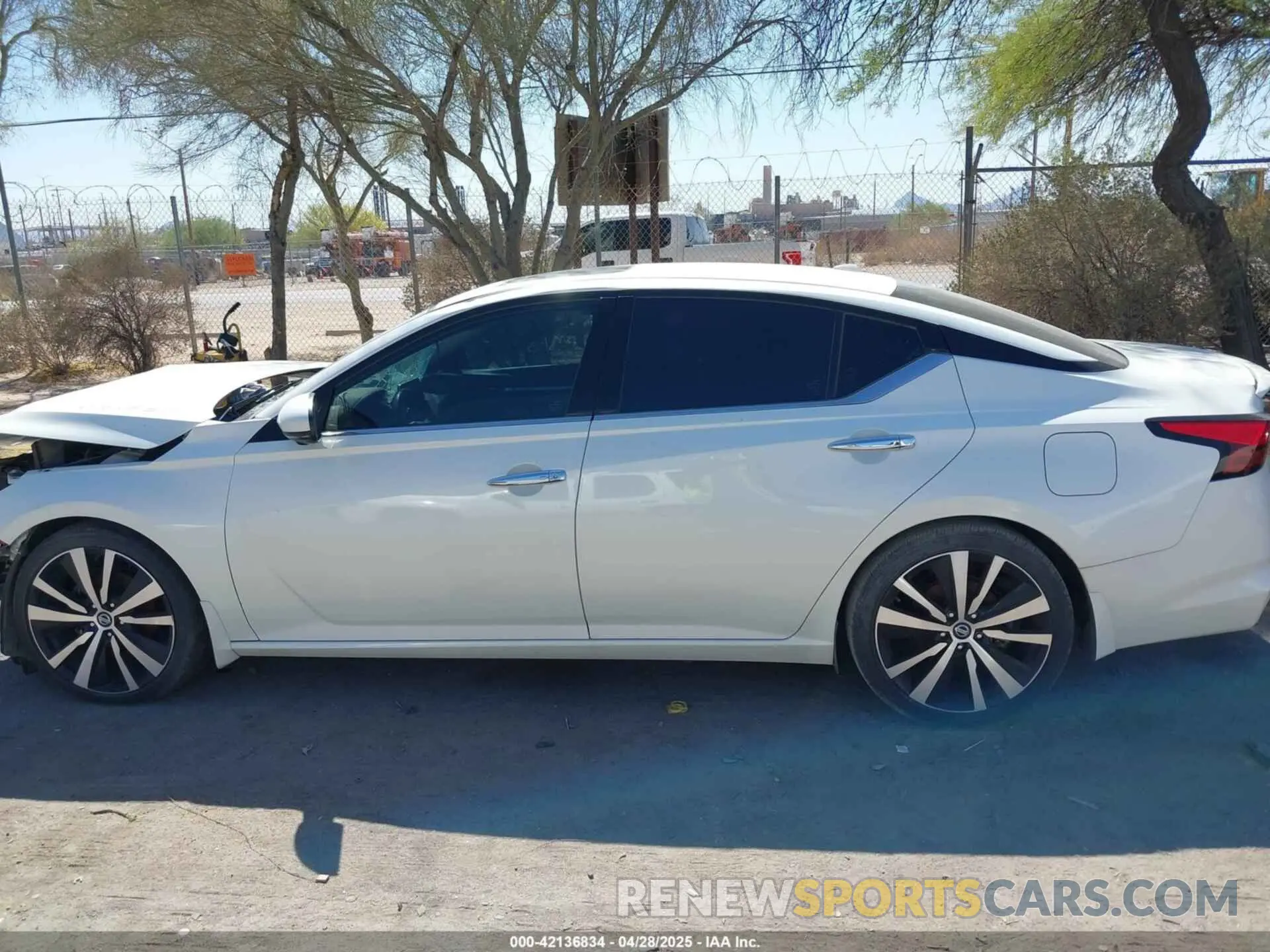 14 Photograph of a damaged car 1N4AL4FV3LC155737 NISSAN ALTIMA 2020