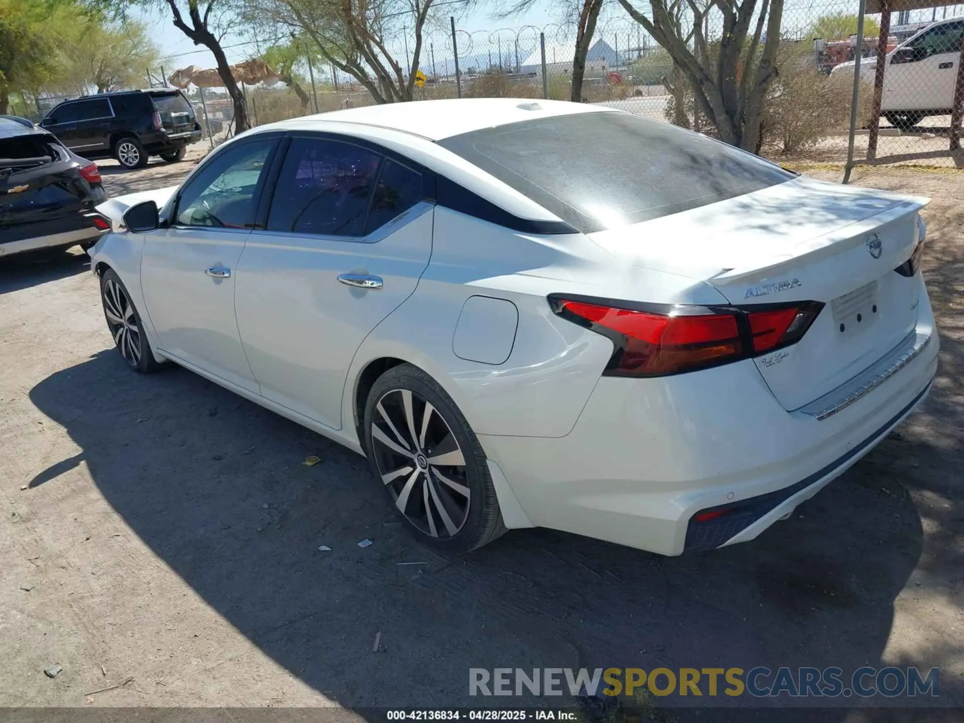 3 Photograph of a damaged car 1N4AL4FV3LC155737 NISSAN ALTIMA 2020