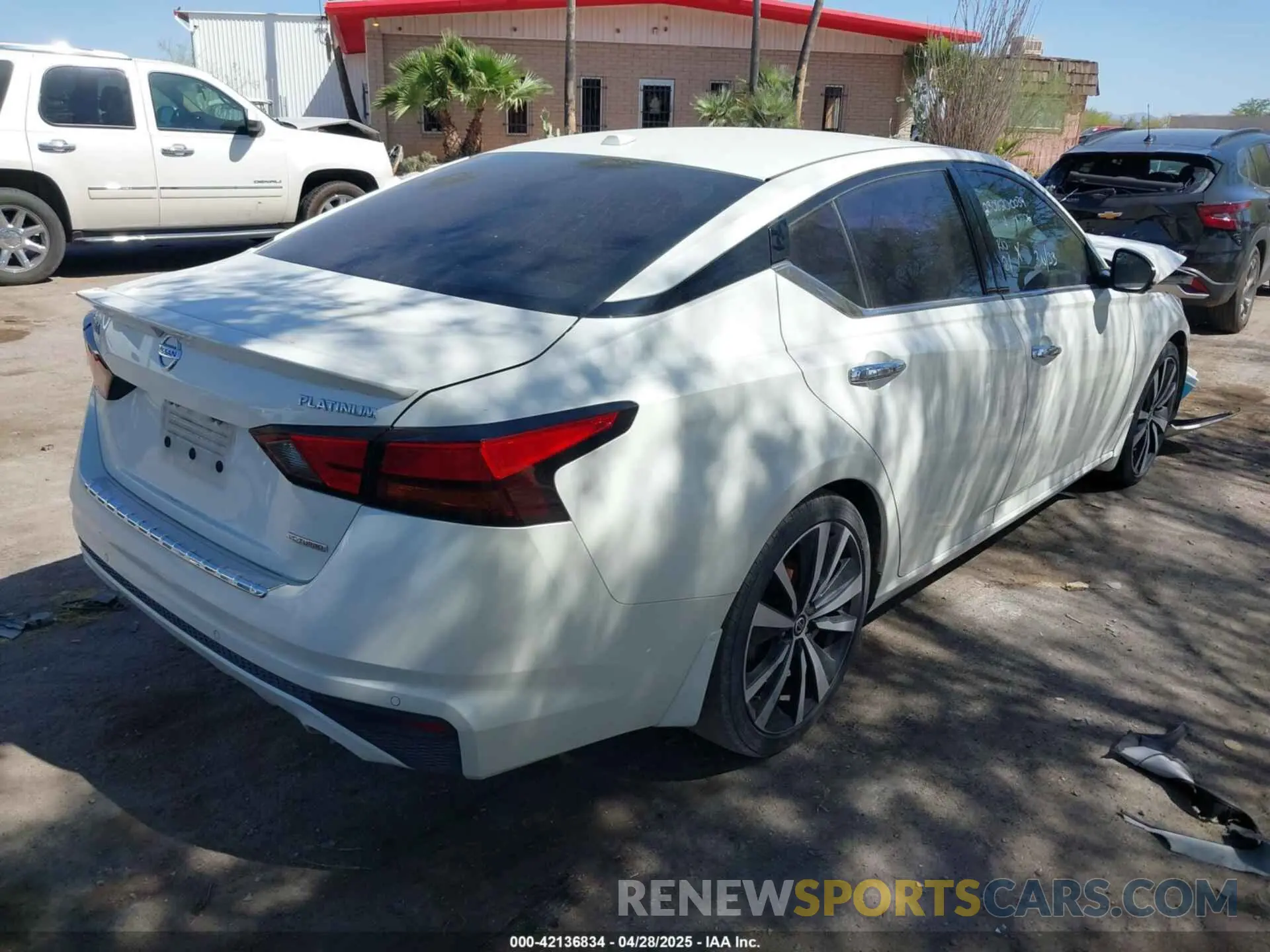 4 Photograph of a damaged car 1N4AL4FV3LC155737 NISSAN ALTIMA 2020