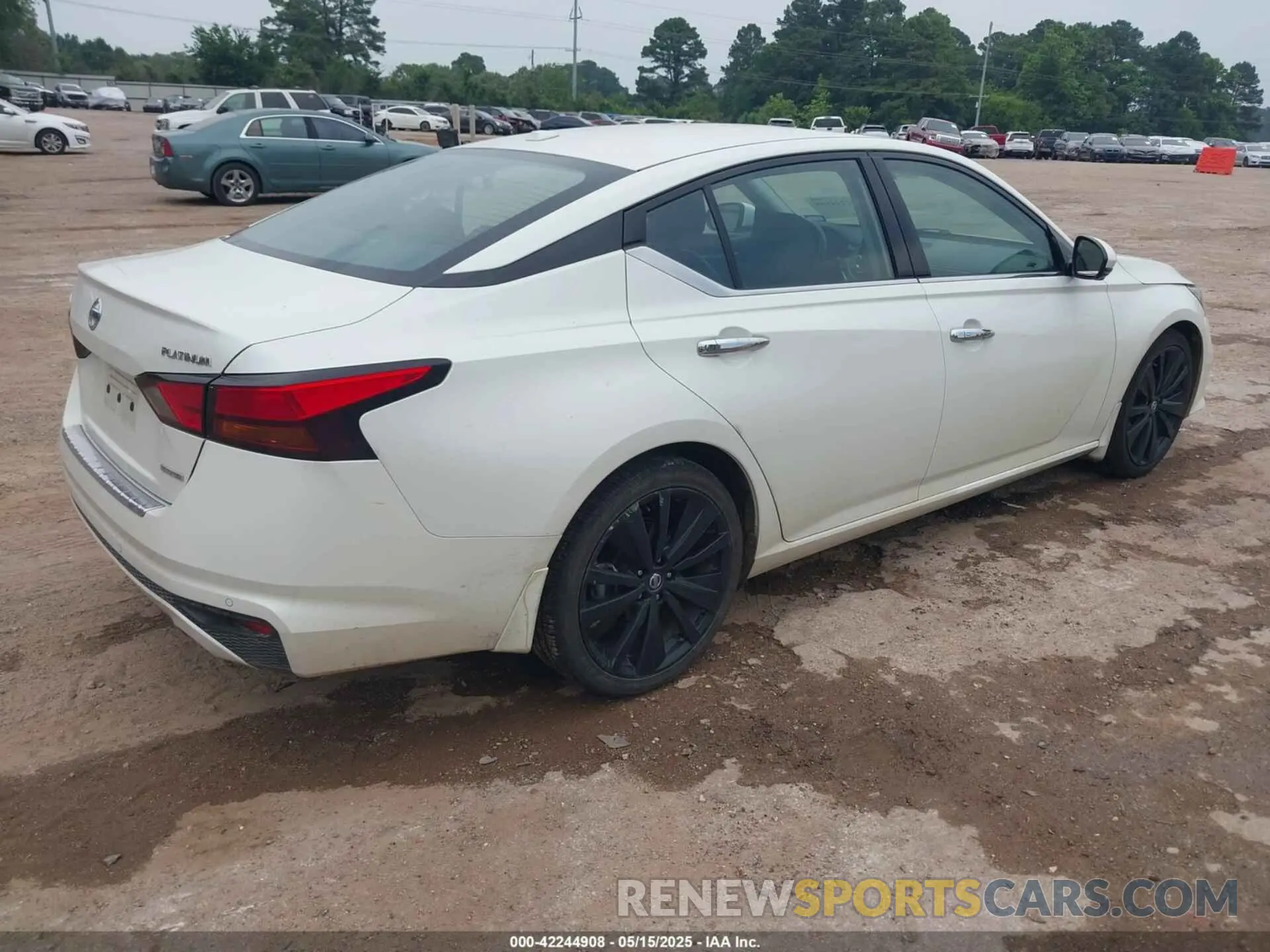4 Photograph of a damaged car 1N4AL4FV3LN307438 NISSAN ALTIMA 2020
