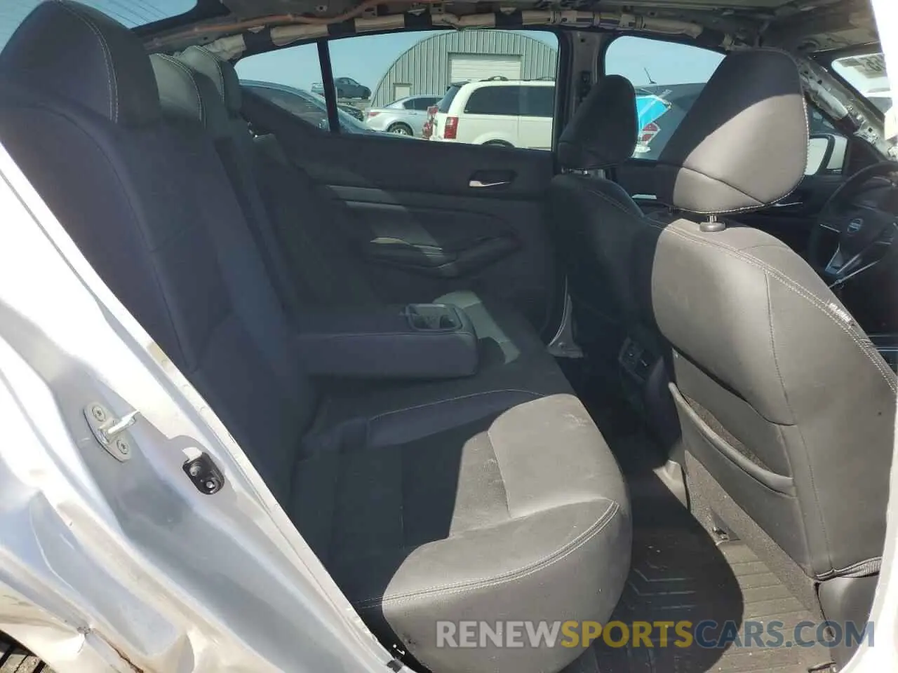 10 Photograph of a damaged car 1N4AL4FV6LC156381 NISSAN ALTIMA 2020