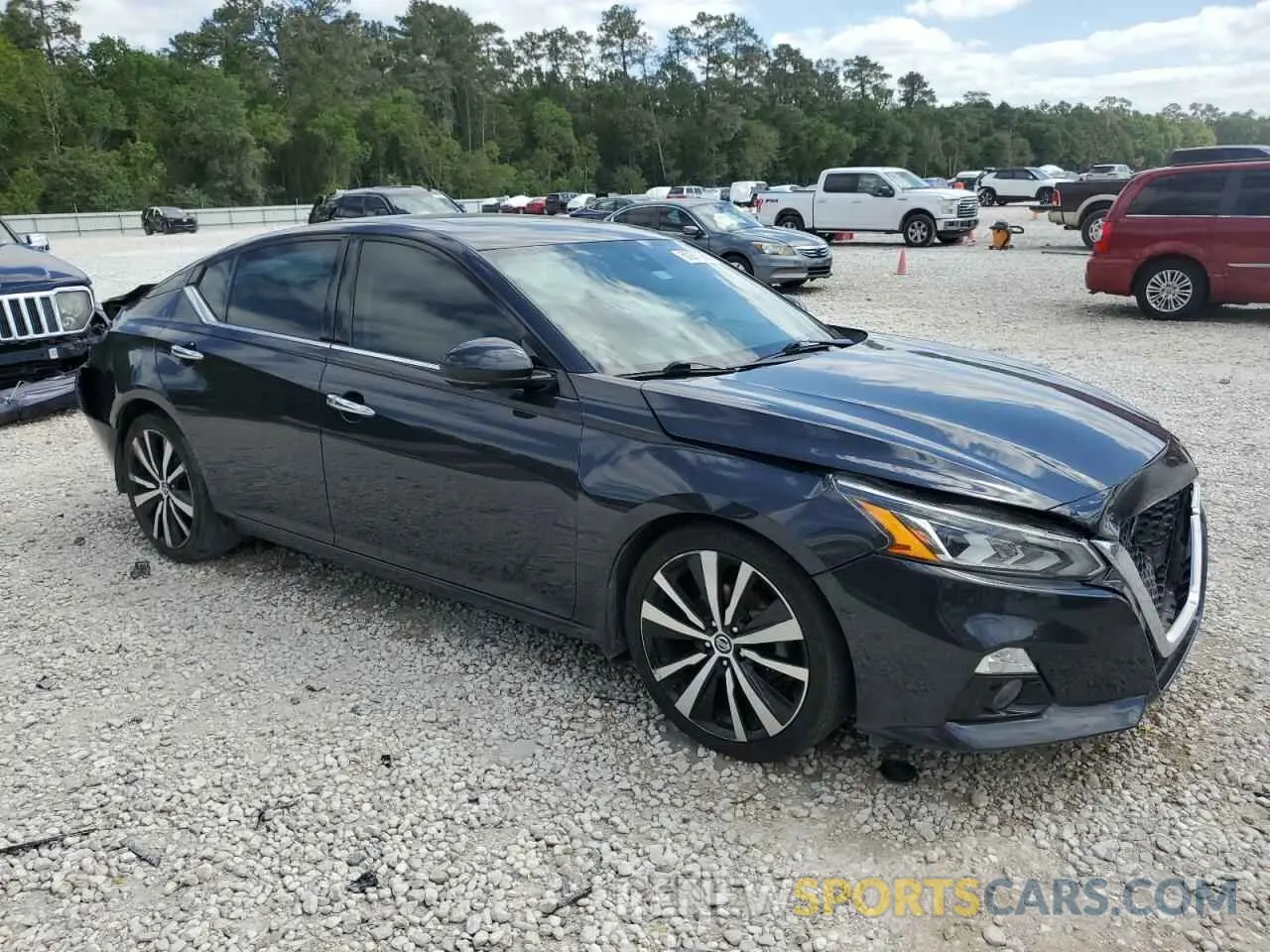 4 Photograph of a damaged car 1N4AL4FVXLC158747 NISSAN ALTIMA 2020