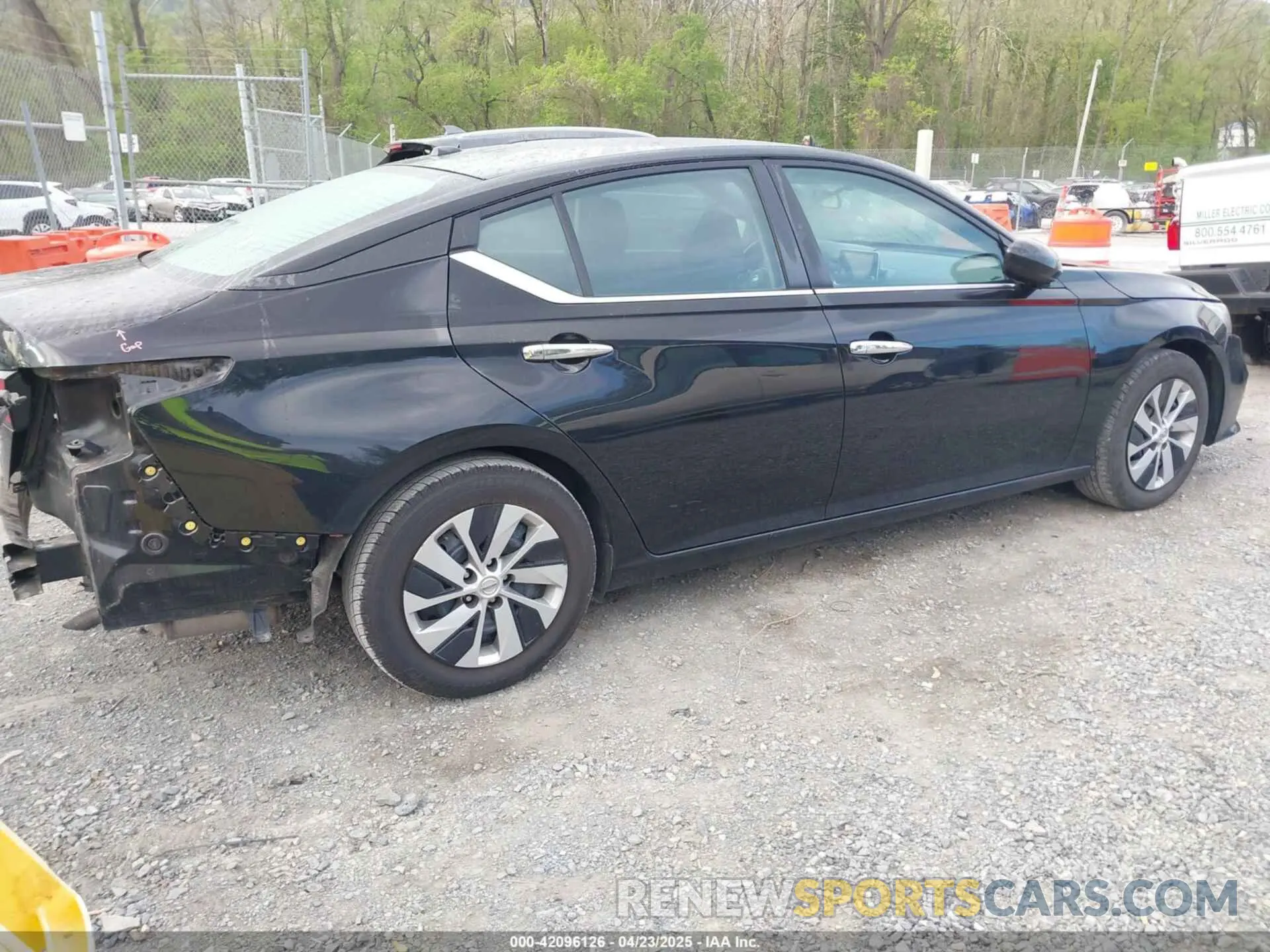 4 Photograph of a damaged car 1N4BL4BV0LC152594 NISSAN ALTIMA 2020