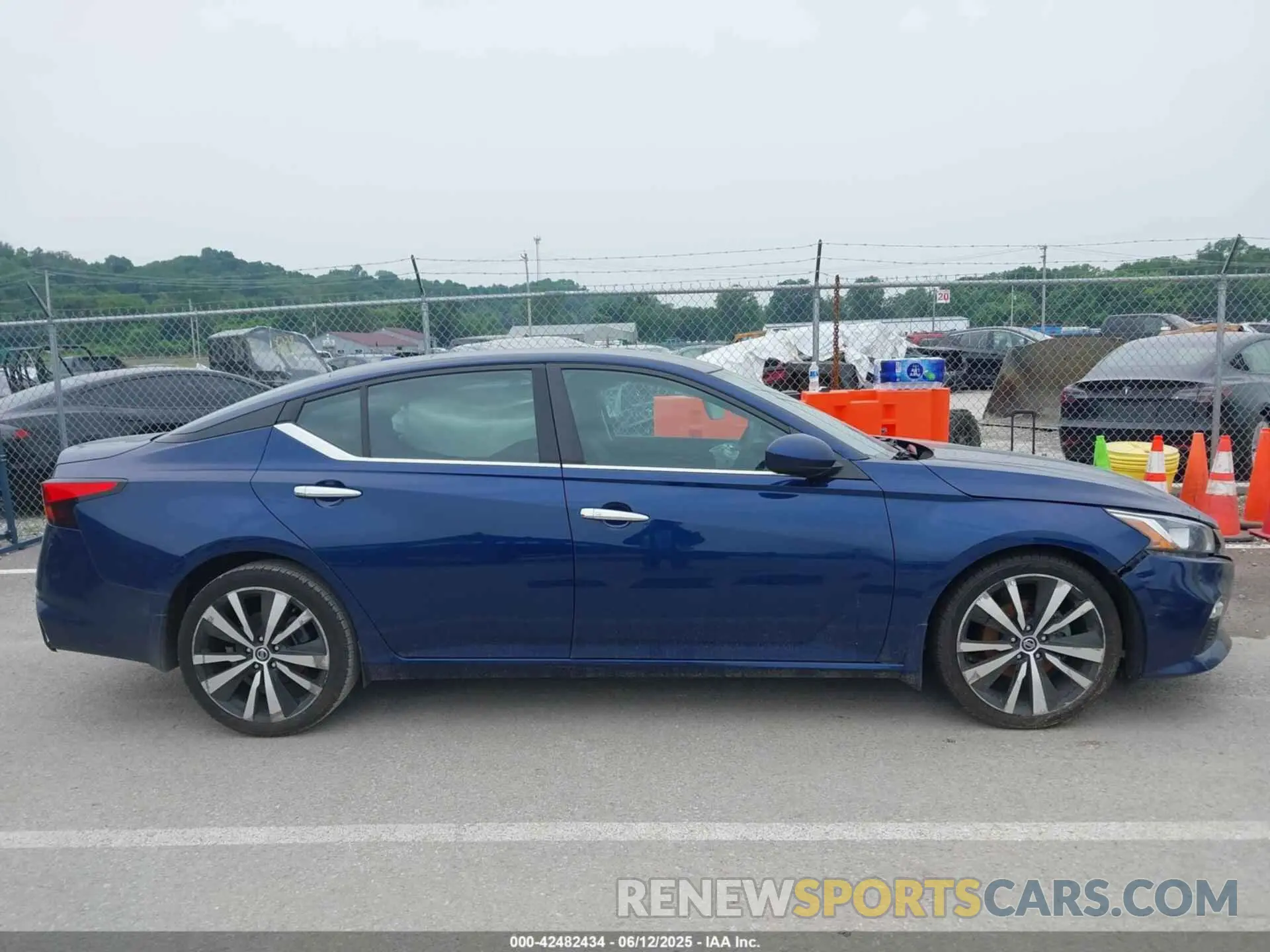13 Photograph of a damaged car 1N4BL4BV0LC165328 NISSAN ALTIMA 2020