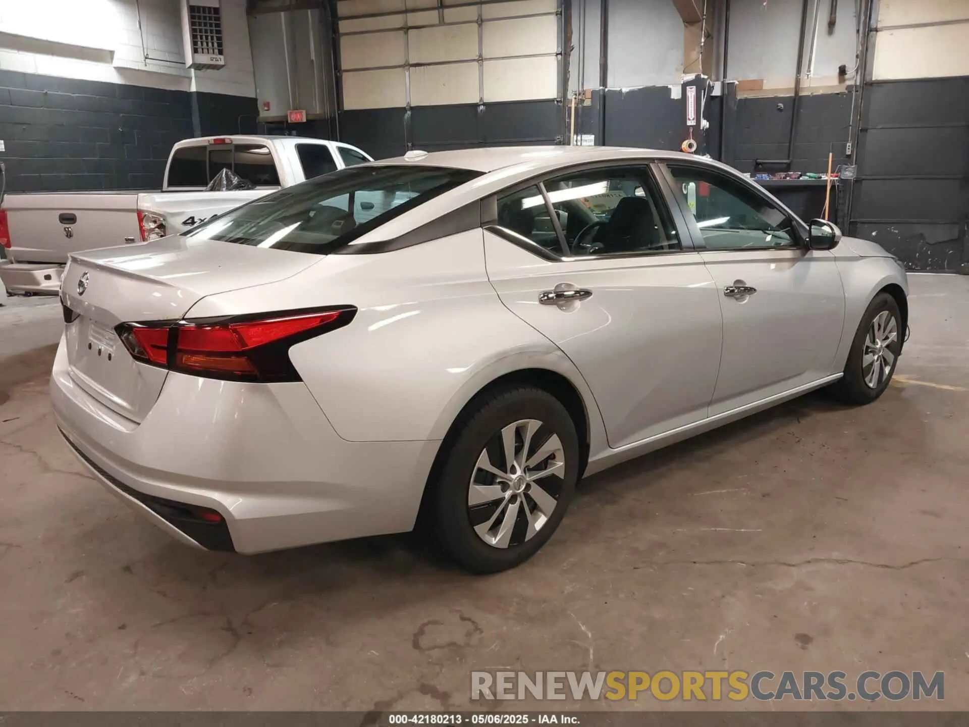 4 Photograph of a damaged car 1N4BL4BV0LC169802 NISSAN ALTIMA 2020