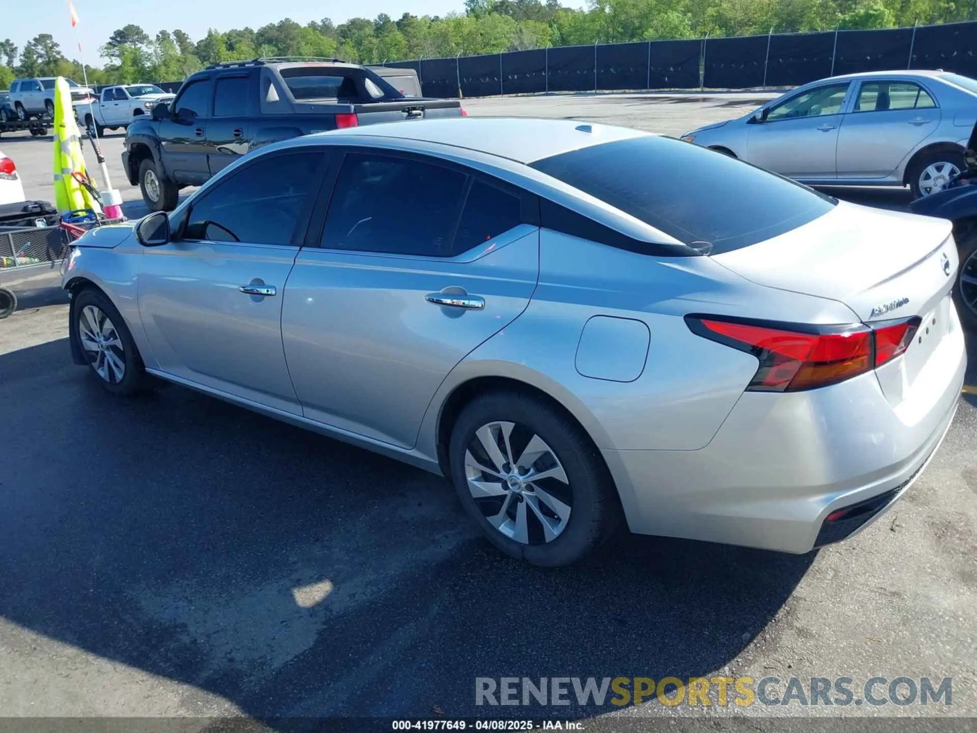 3 Photograph of a damaged car 1N4BL4BV0LC180556 NISSAN ALTIMA 2020