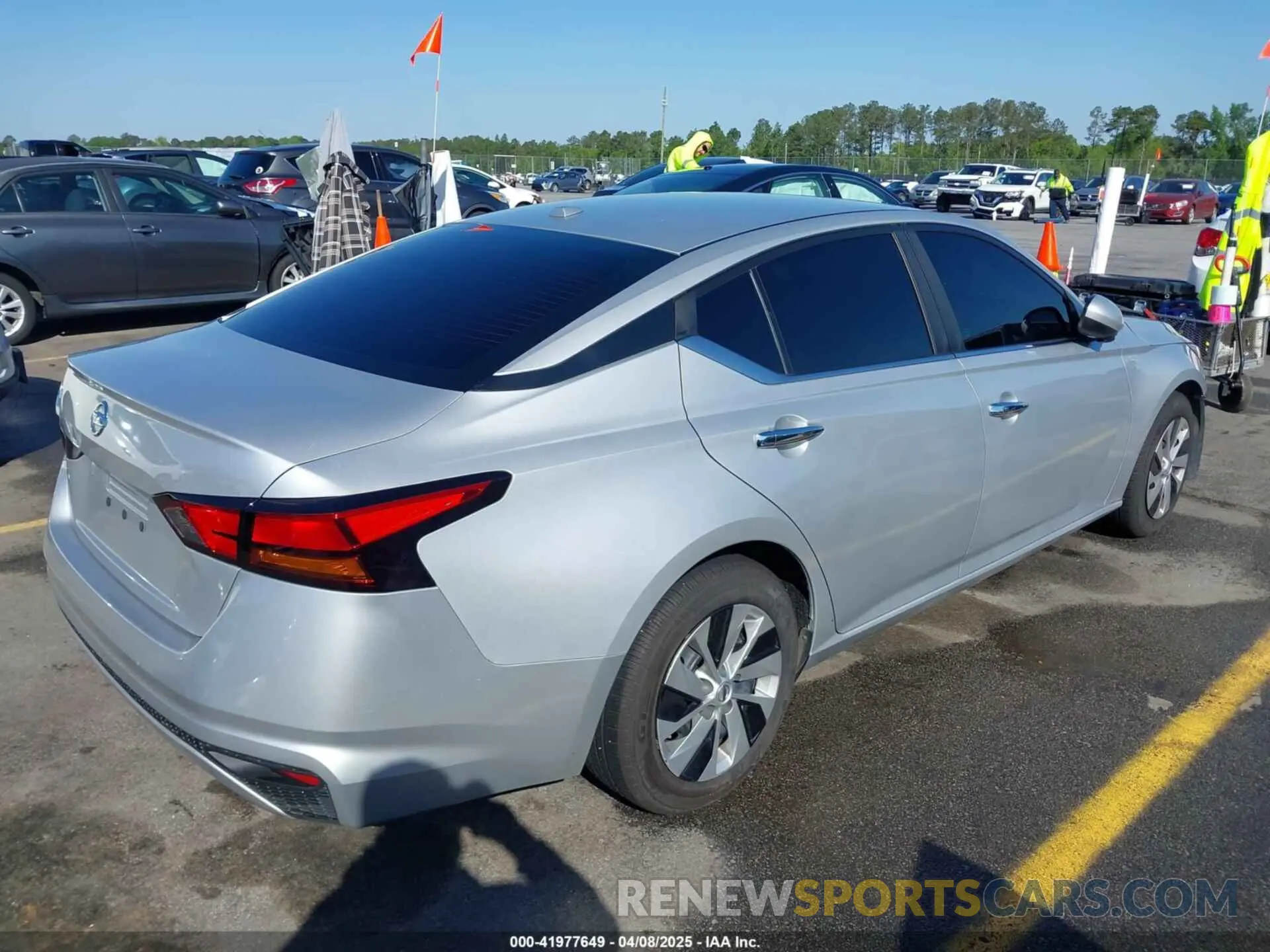 4 Photograph of a damaged car 1N4BL4BV0LC180556 NISSAN ALTIMA 2020