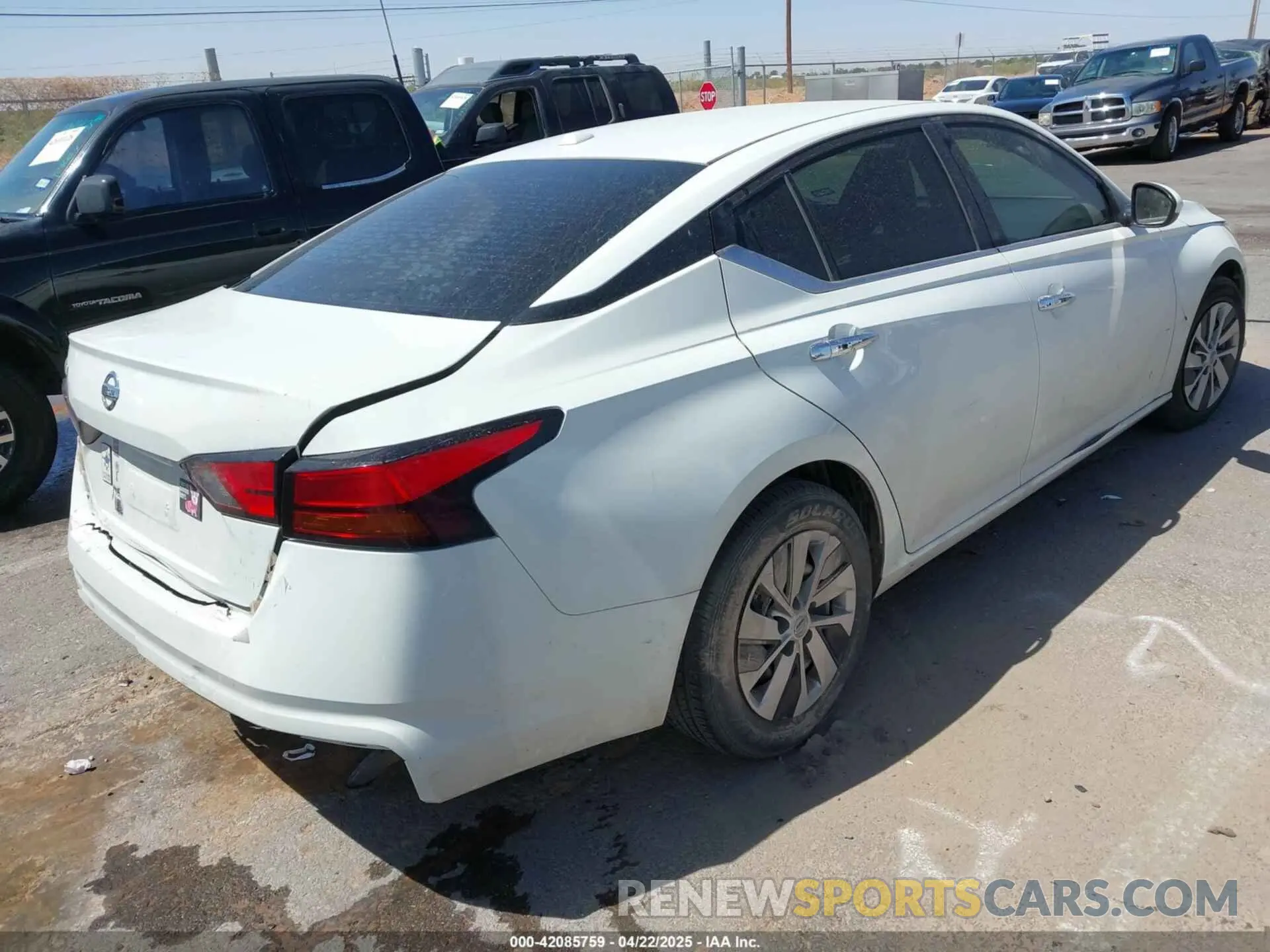 4 Photograph of a damaged car 1N4BL4BV0LC182551 NISSAN ALTIMA 2020