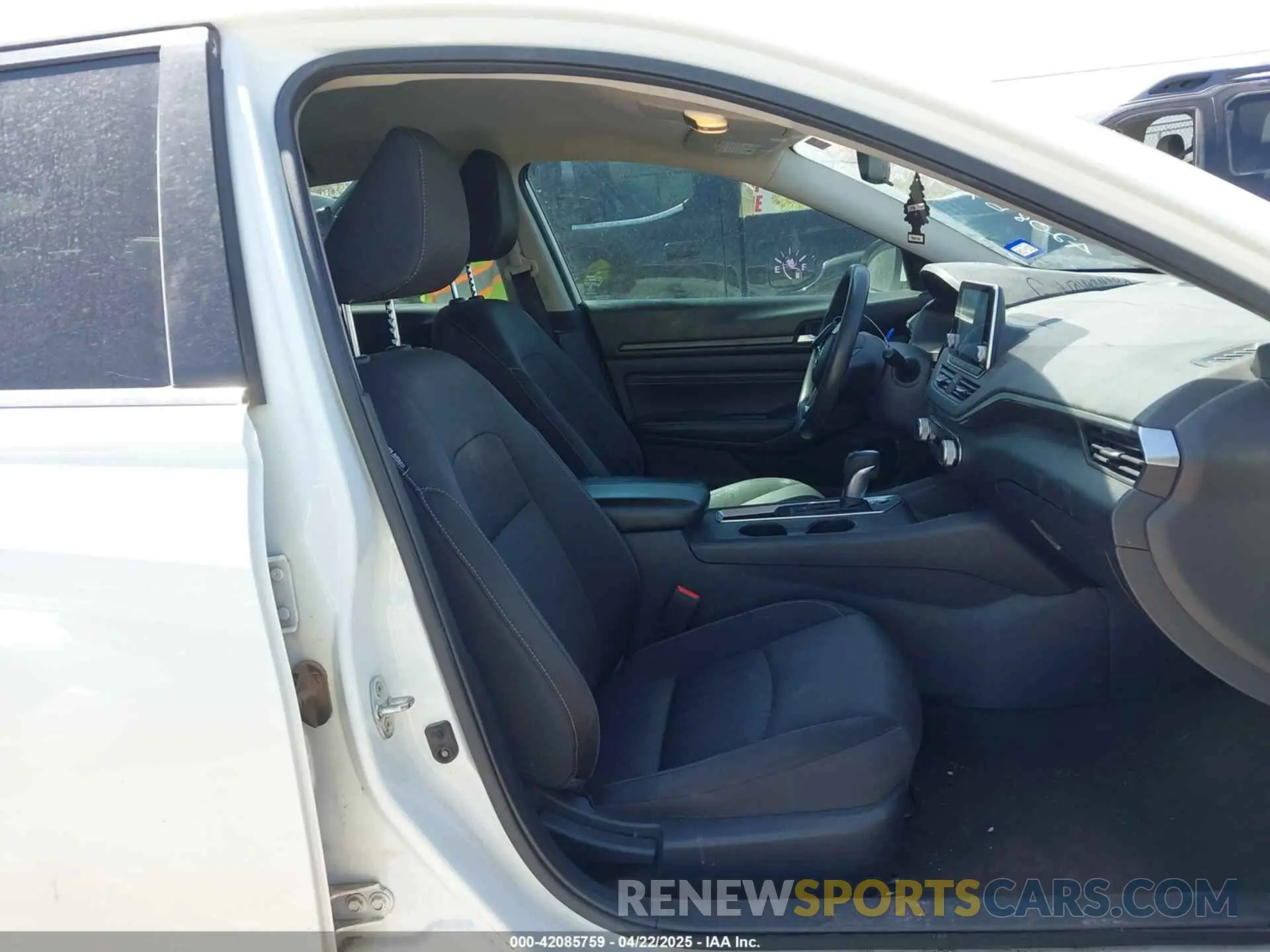 5 Photograph of a damaged car 1N4BL4BV0LC182551 NISSAN ALTIMA 2020
