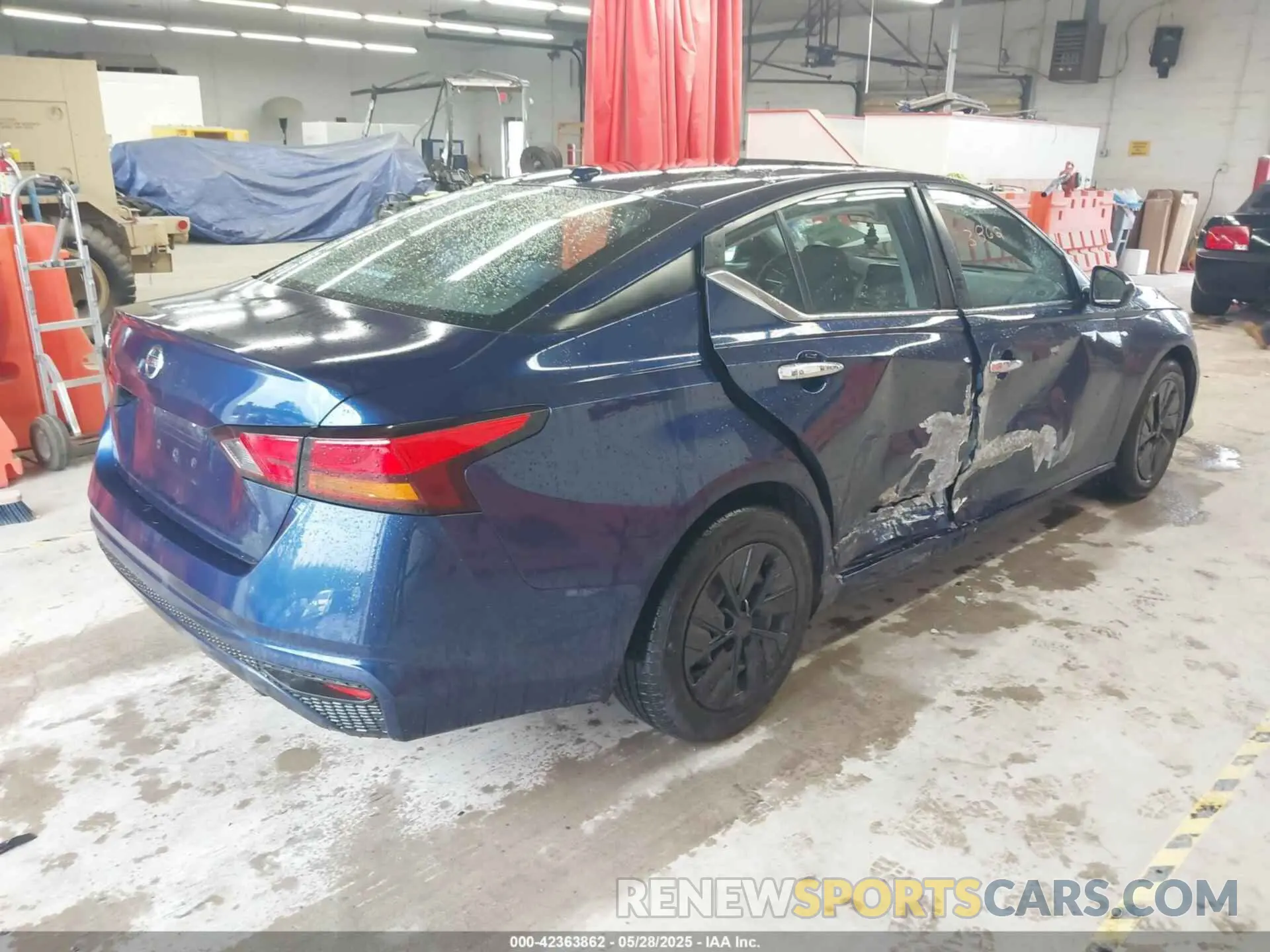 4 Photograph of a damaged car 1N4BL4BV0LC206119 NISSAN ALTIMA 2020