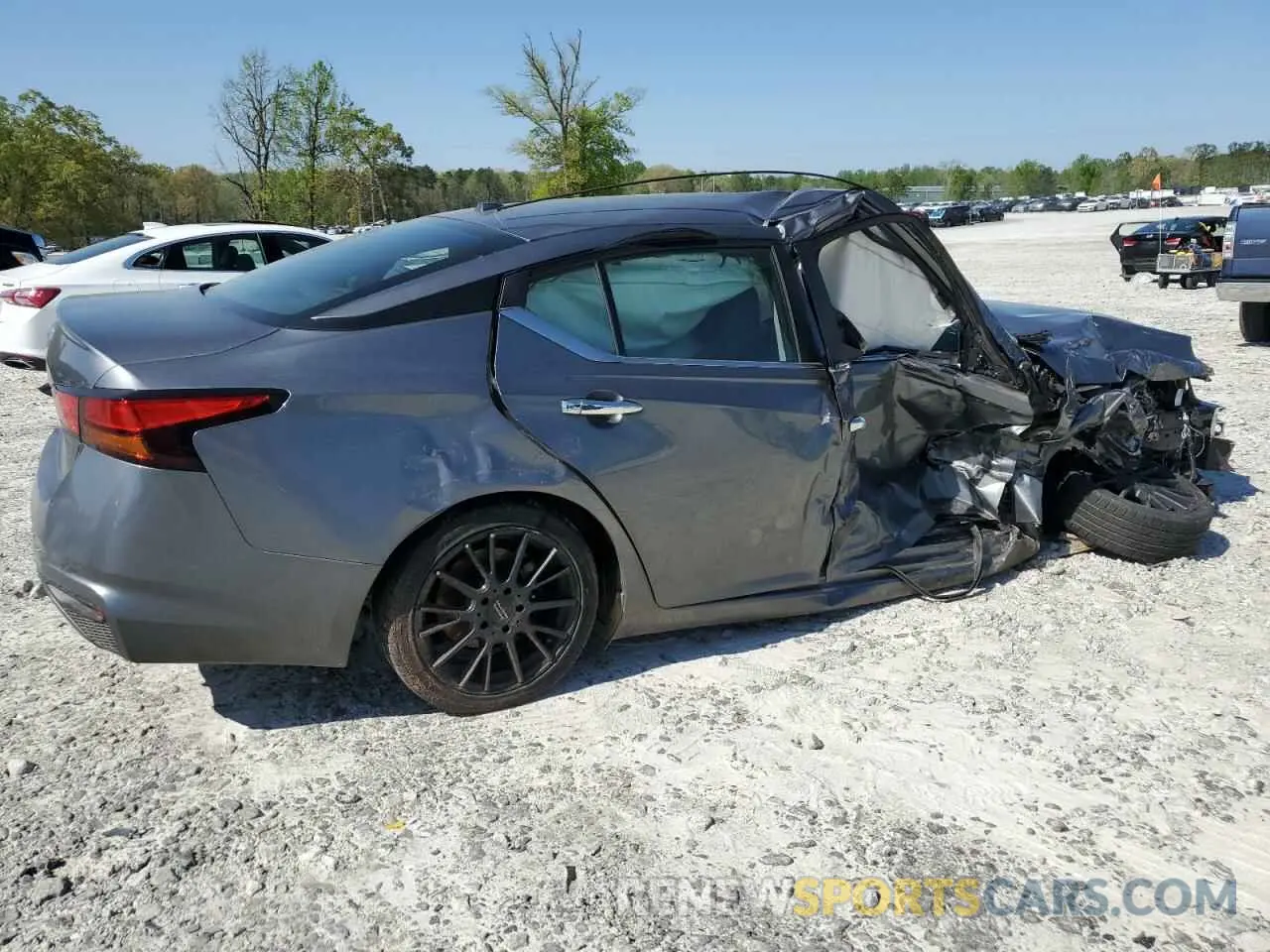 3 Photograph of a damaged car 1N4BL4BV0LC206122 NISSAN ALTIMA 2020