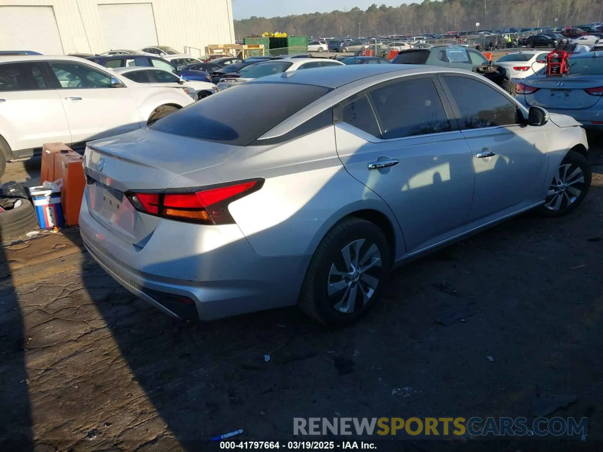 4 Photograph of a damaged car 1N4BL4BV0LC208291 NISSAN ALTIMA 2020