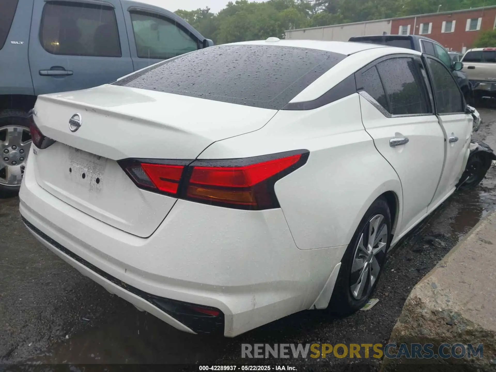 4 Photograph of a damaged car 1N4BL4BV0LC209991 NISSAN ALTIMA 2020