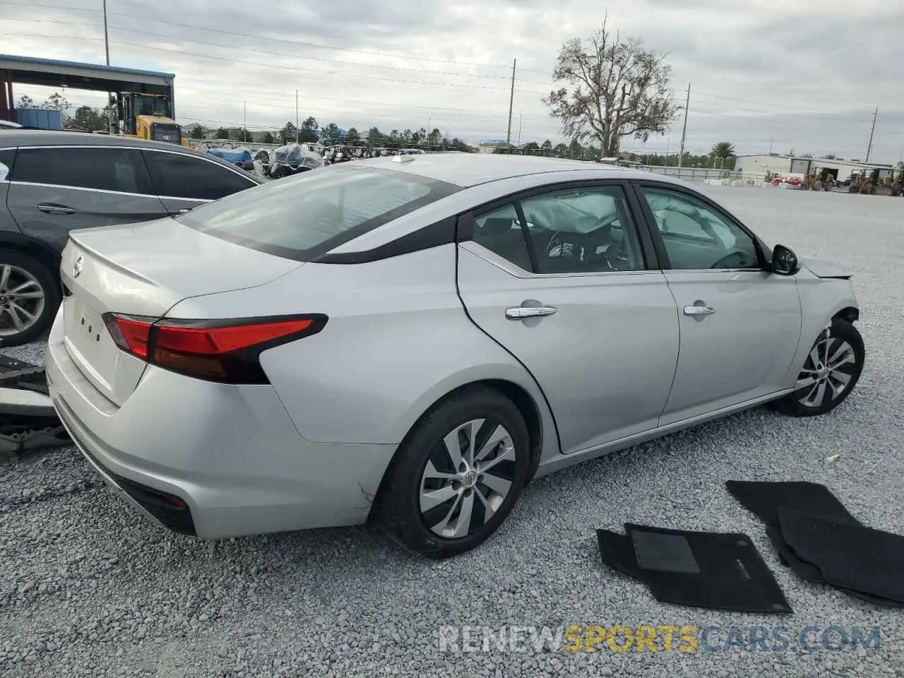 3 Photograph of a damaged car 1N4BL4BV0LC216035 NISSAN ALTIMA 2020