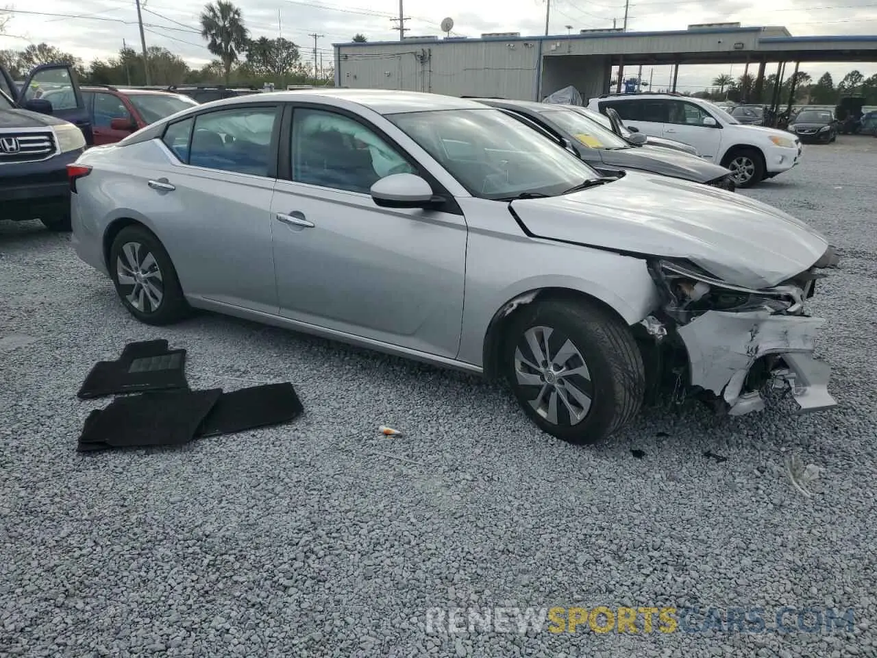 4 Photograph of a damaged car 1N4BL4BV0LC216035 NISSAN ALTIMA 2020