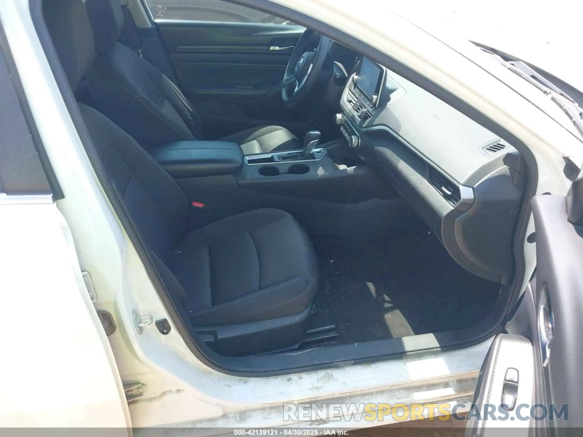 5 Photograph of a damaged car 1N4BL4BV0LC246815 NISSAN ALTIMA 2020