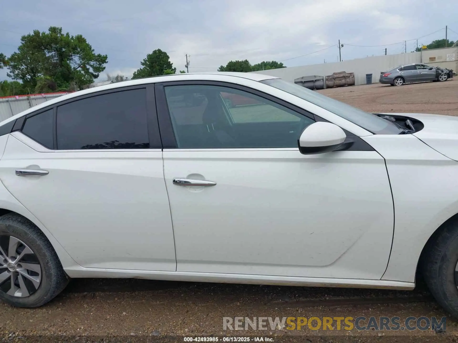 14 Photograph of a damaged car 1N4BL4BV0LC252615 NISSAN ALTIMA 2020