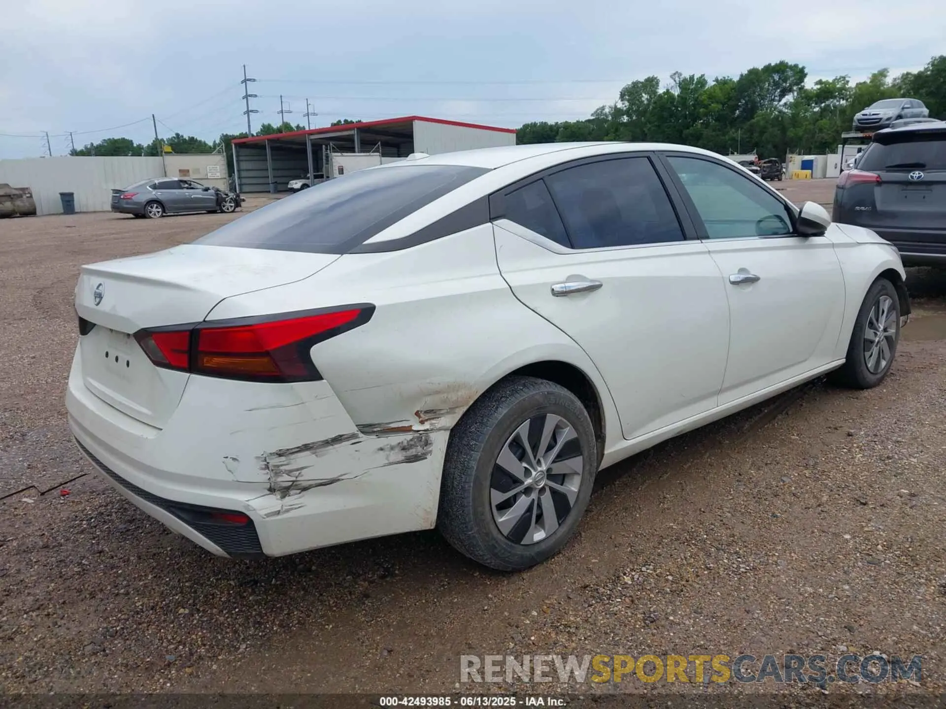4 Photograph of a damaged car 1N4BL4BV0LC252615 NISSAN ALTIMA 2020