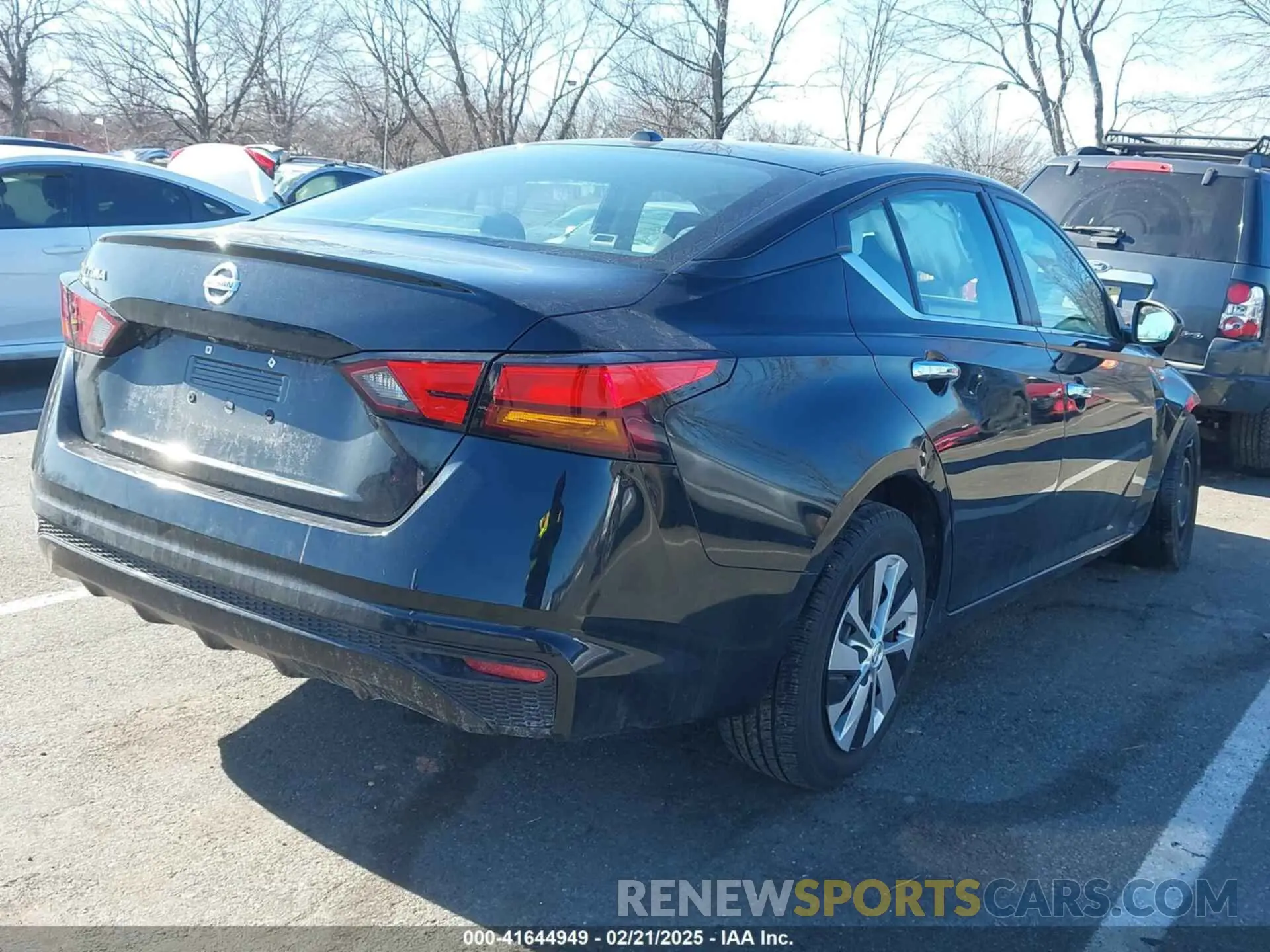 4 Photograph of a damaged car 1N4BL4BV0LC255658 NISSAN ALTIMA 2020