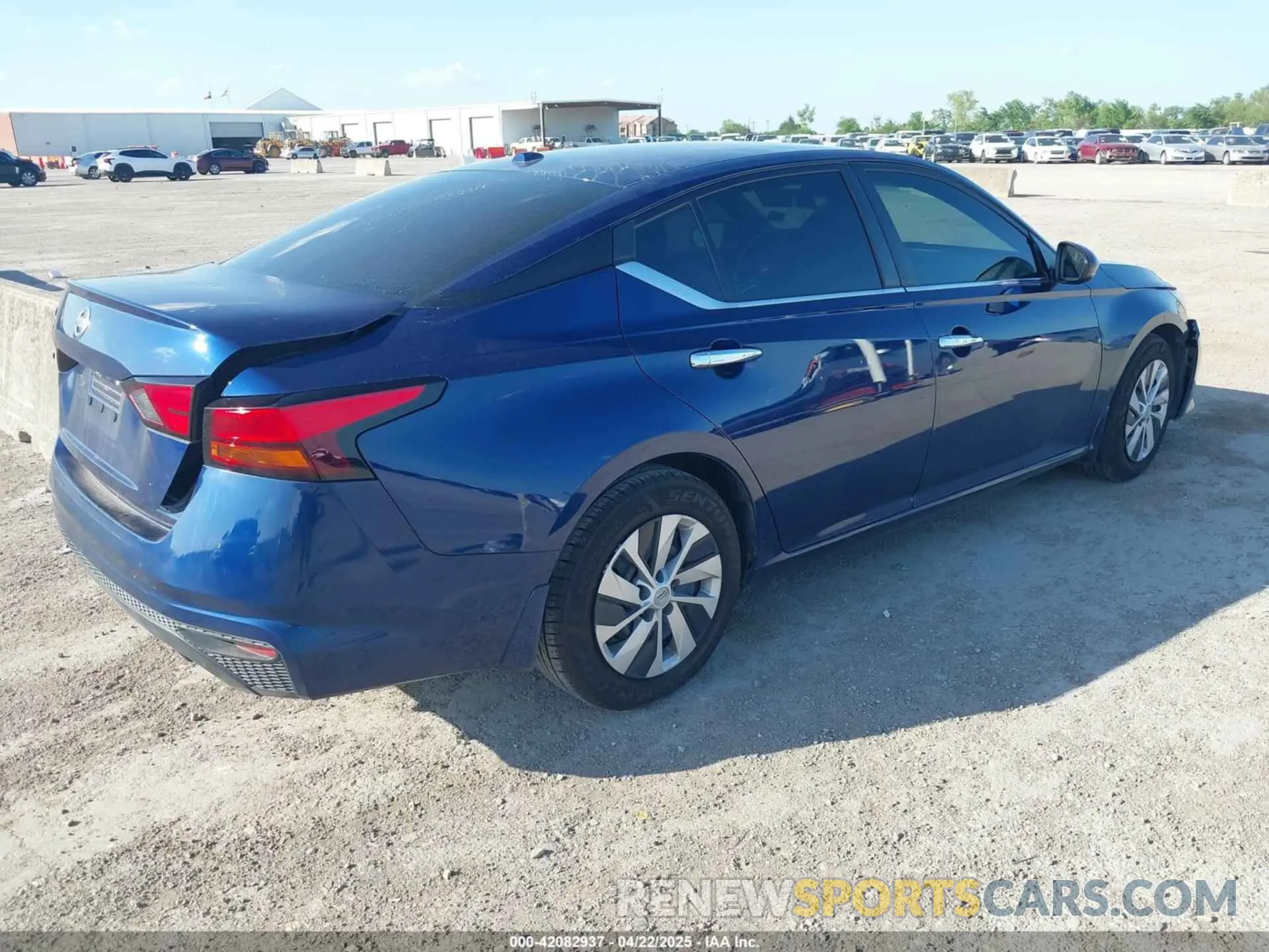 4 Photograph of a damaged car 1N4BL4BV0LN313160 NISSAN ALTIMA 2020