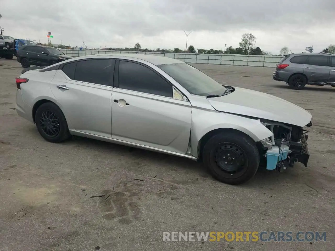 4 Photograph of a damaged car 1N4BL4BV1LC143645 NISSAN ALTIMA 2020