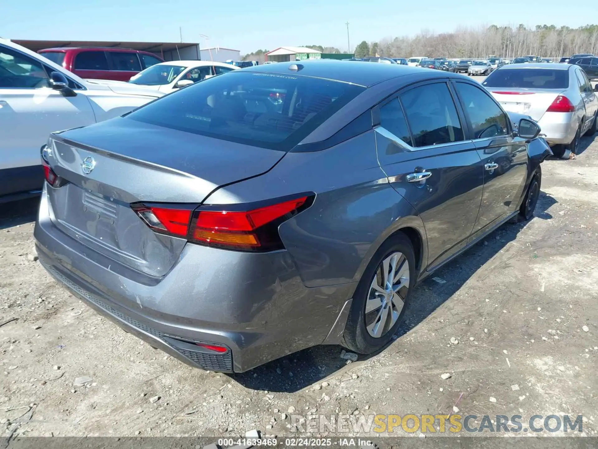 4 Photograph of a damaged car 1N4BL4BV1LC166472 NISSAN ALTIMA 2020