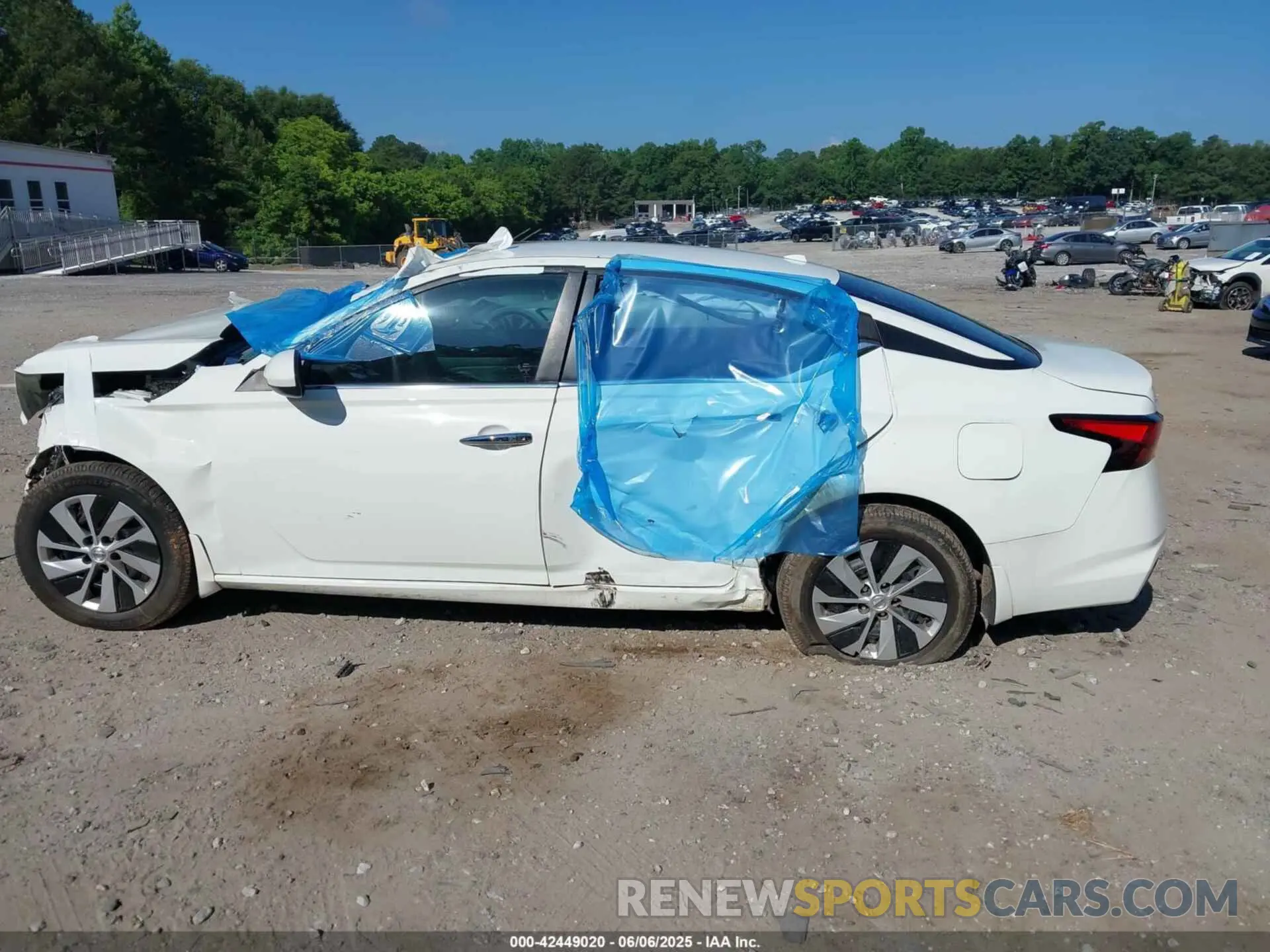 13 Photograph of a damaged car 1N4BL4BV1LC175379 NISSAN ALTIMA 2020