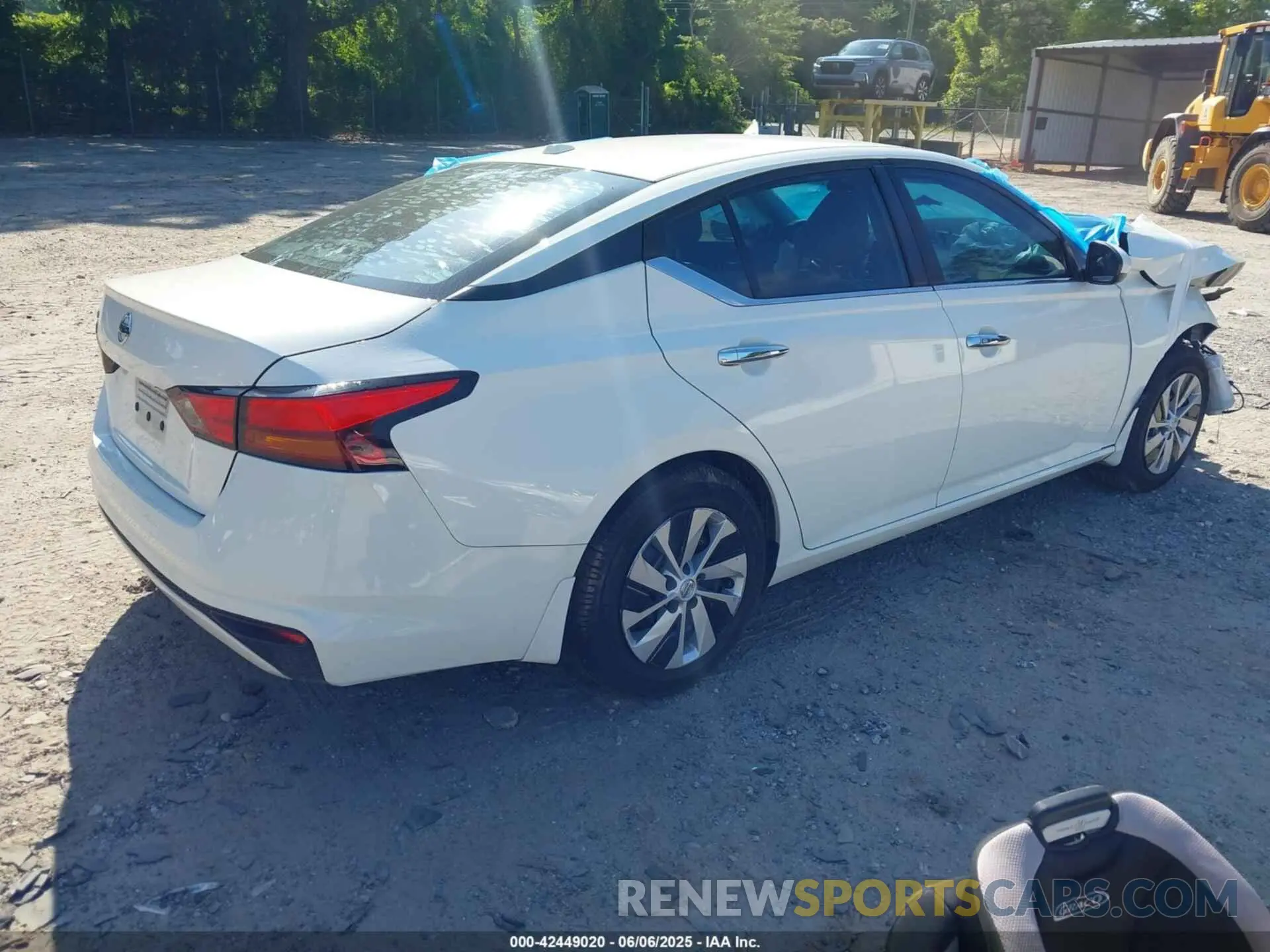 4 Photograph of a damaged car 1N4BL4BV1LC175379 NISSAN ALTIMA 2020