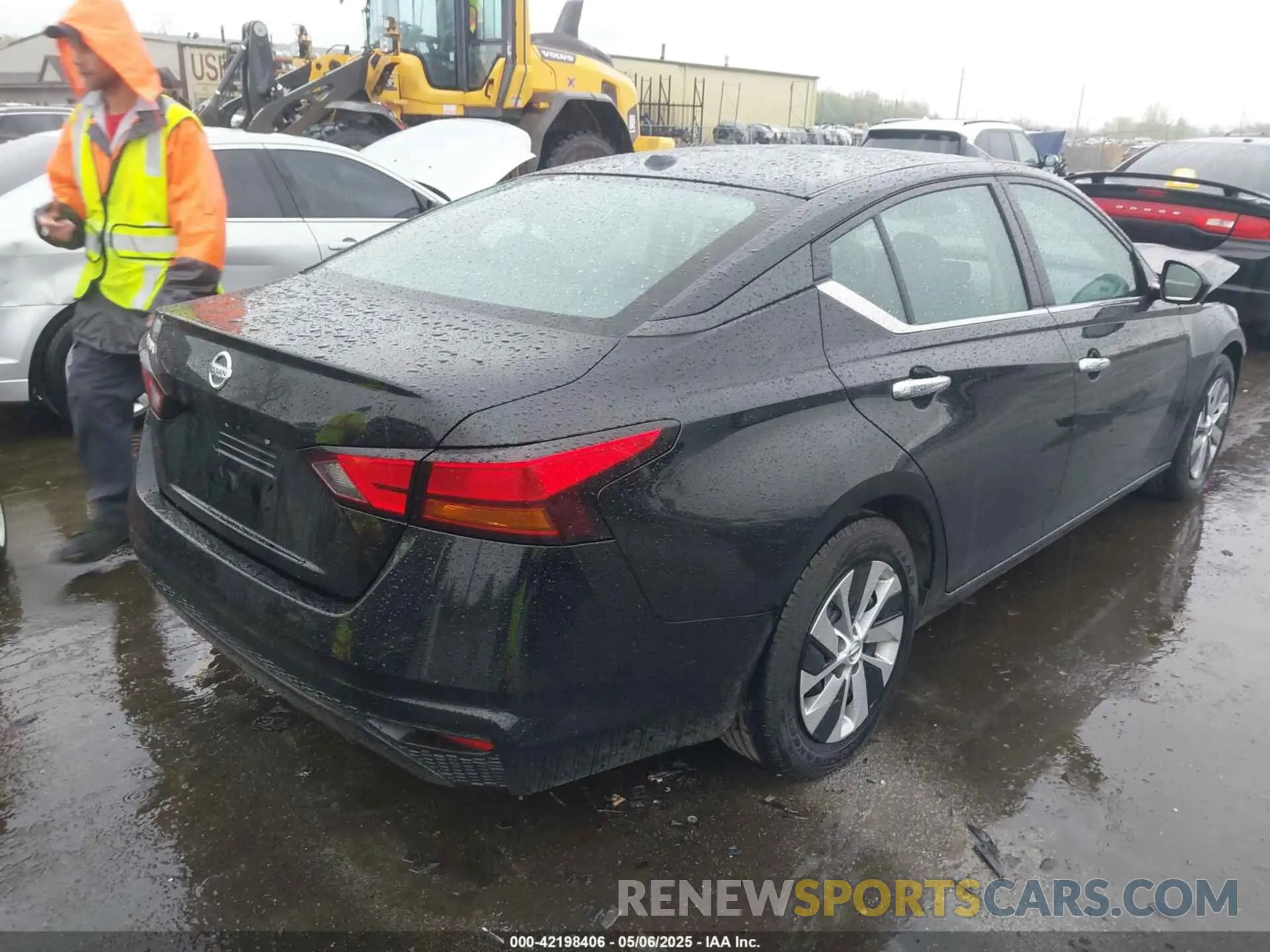 4 Photograph of a damaged car 1N4BL4BV1LC195096 NISSAN ALTIMA 2020