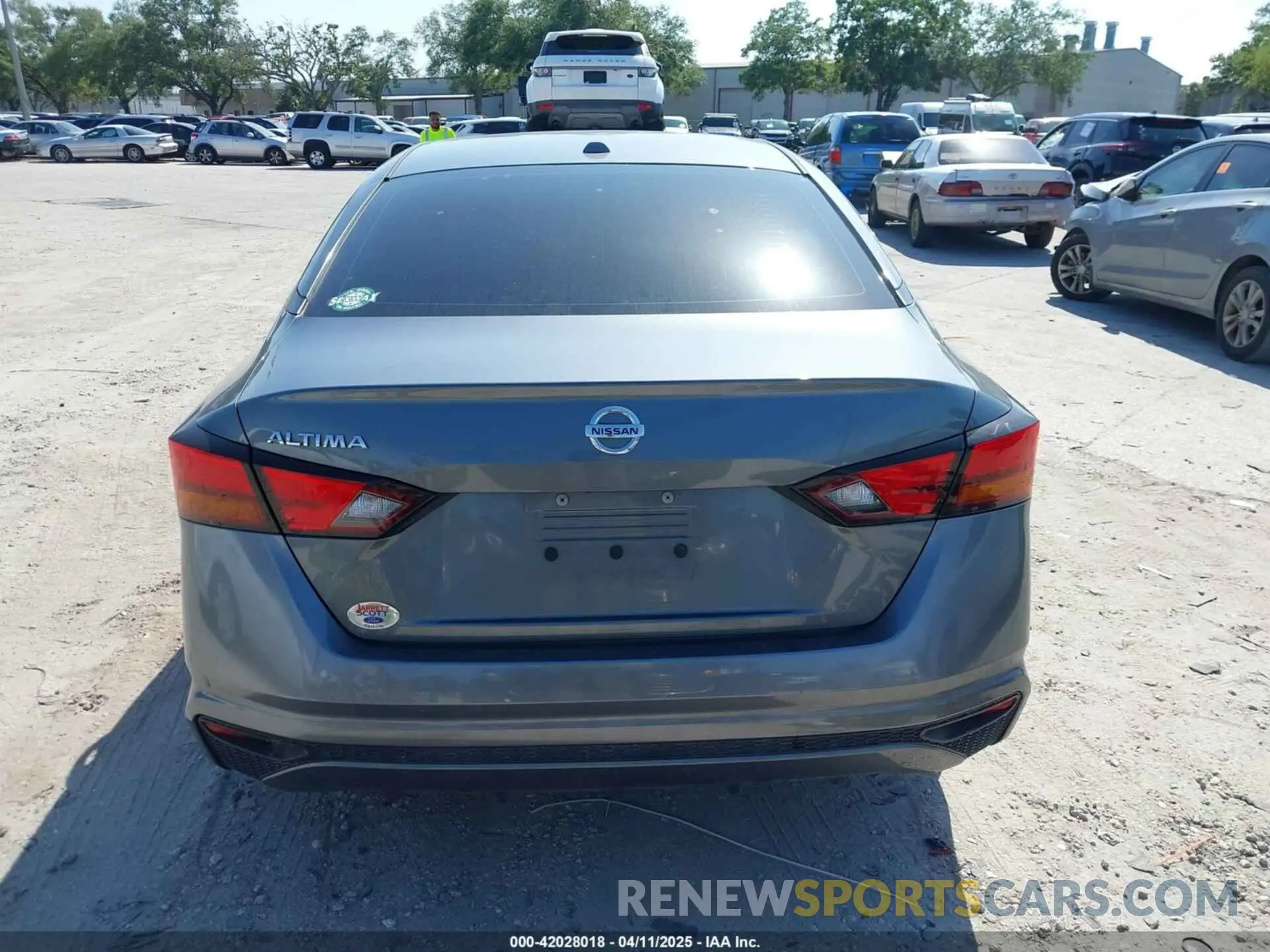 17 Photograph of a damaged car 1N4BL4BV1LC200006 NISSAN ALTIMA 2020