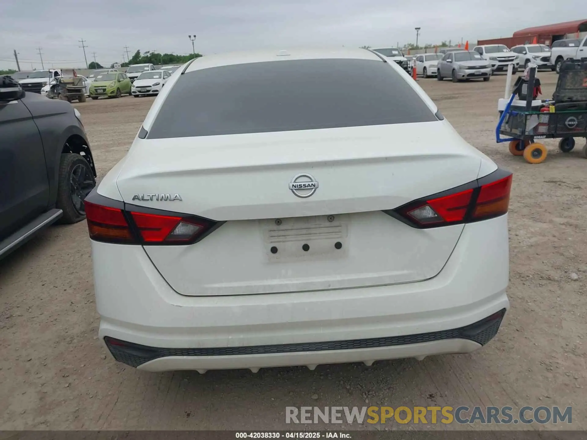 17 Photograph of a damaged car 1N4BL4BV1LC216268 NISSAN ALTIMA 2020
