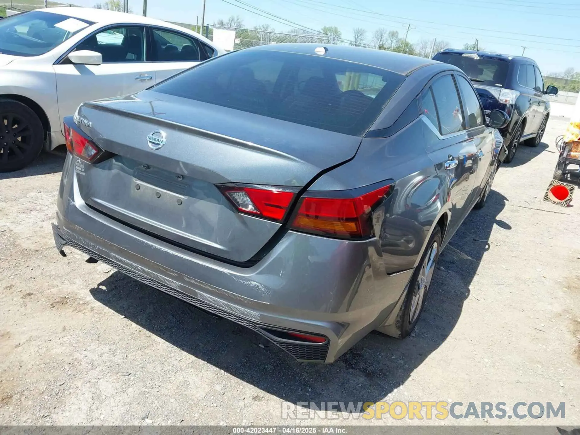 4 Photograph of a damaged car 1N4BL4BV1LC265499 NISSAN ALTIMA 2020