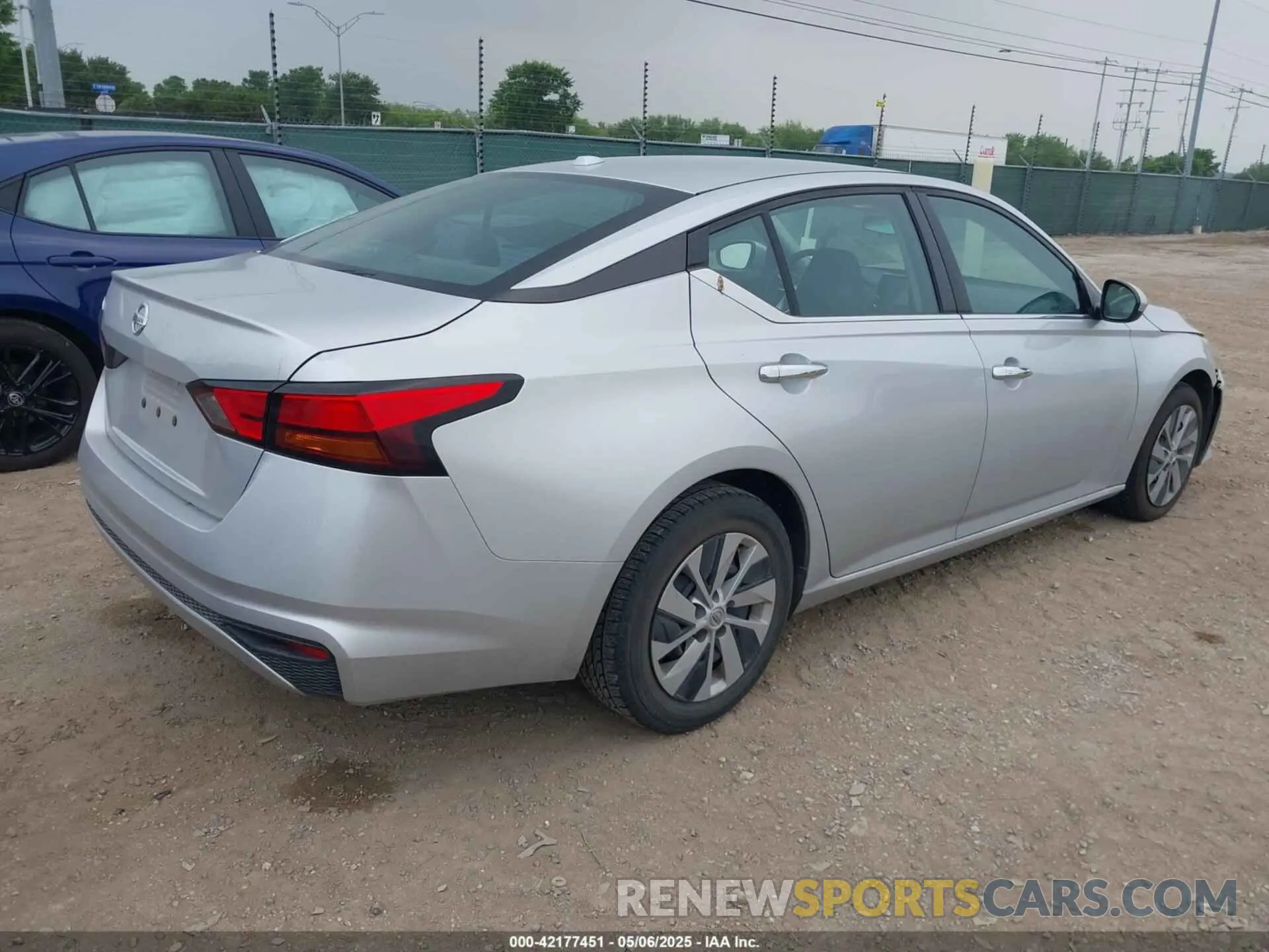 4 Photograph of a damaged car 1N4BL4BV2LC159837 NISSAN ALTIMA 2020