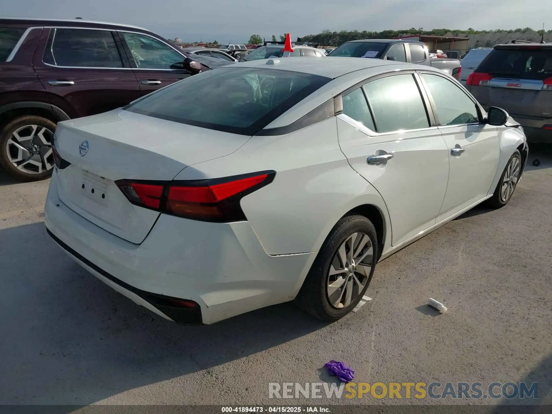 4 Photograph of a damaged car 1N4BL4BV2LC211662 NISSAN ALTIMA 2020