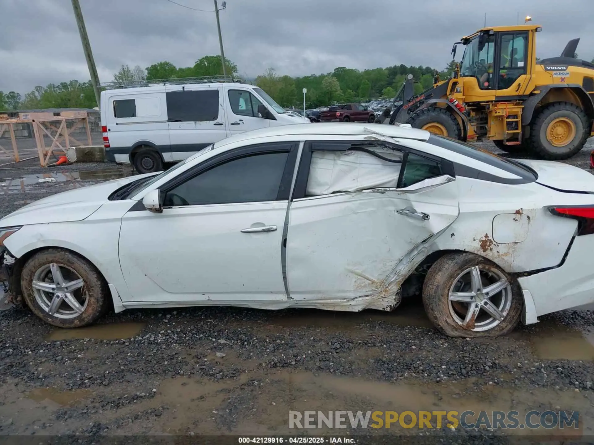 15 Photograph of a damaged car 1N4BL4BV2LC230065 NISSAN ALTIMA 2020