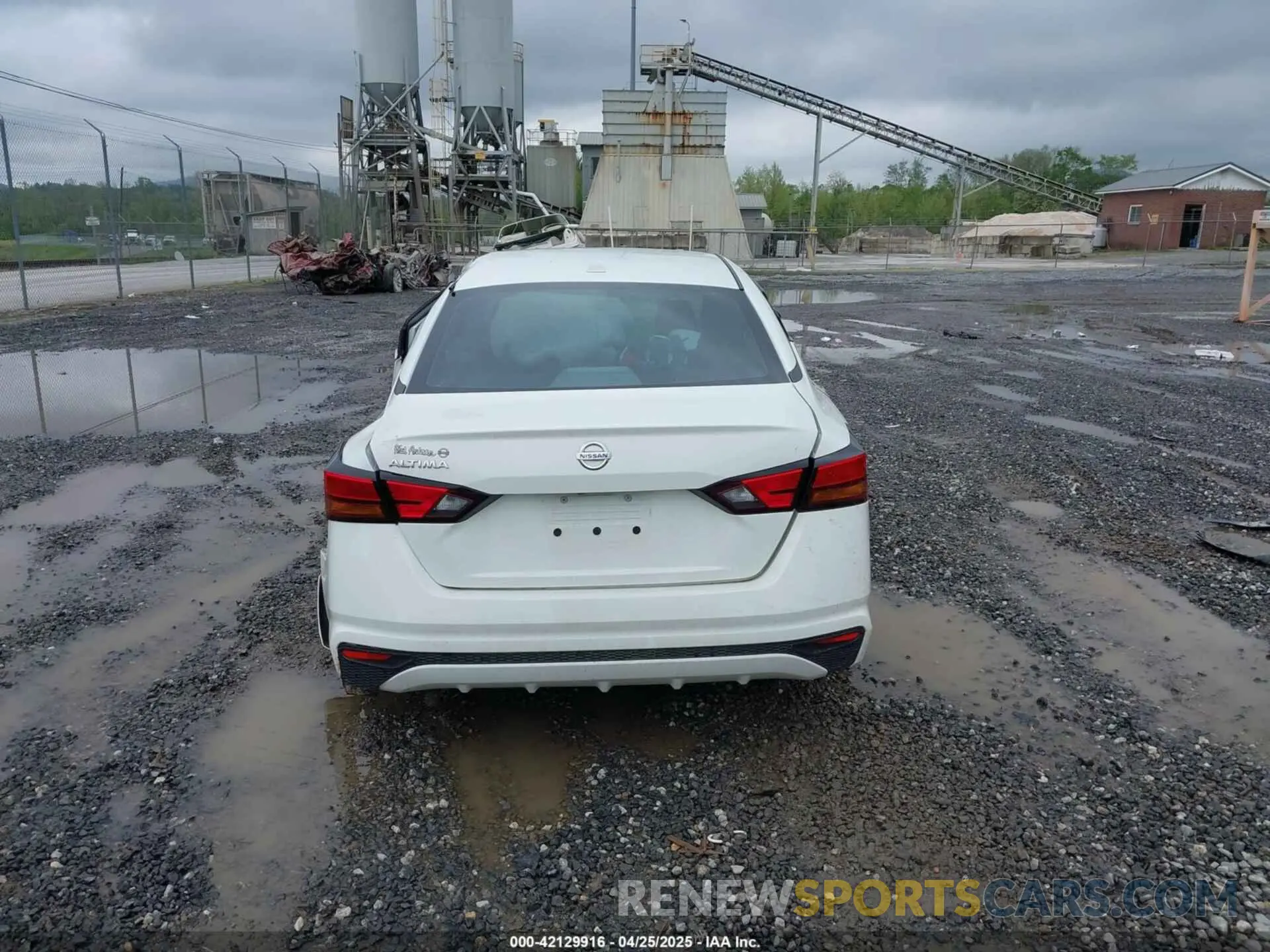 17 Photograph of a damaged car 1N4BL4BV2LC230065 NISSAN ALTIMA 2020