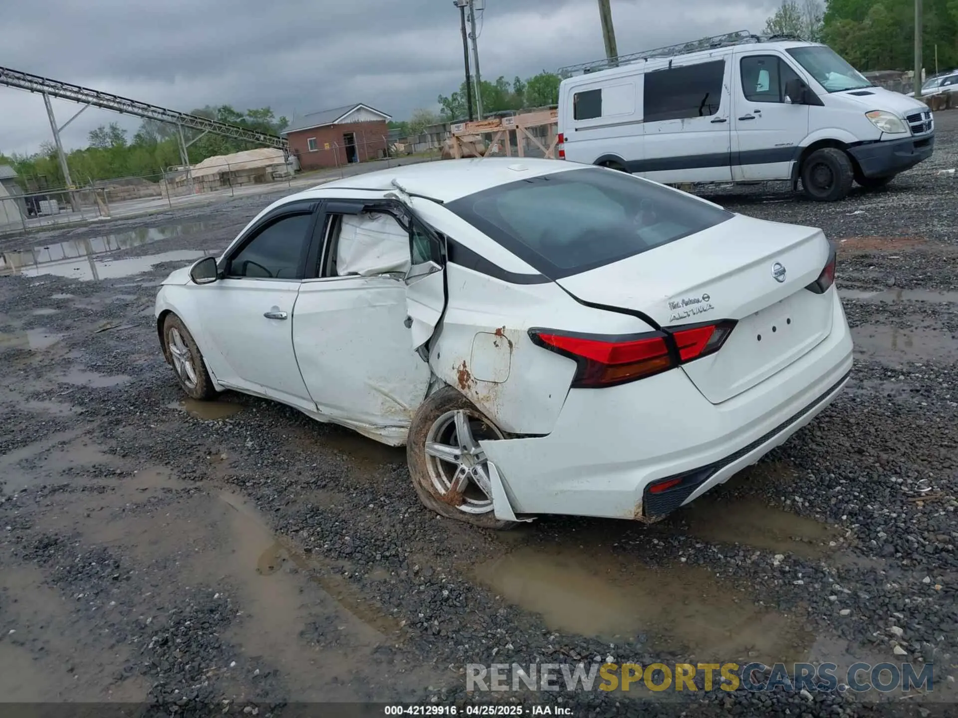 3 Photograph of a damaged car 1N4BL4BV2LC230065 NISSAN ALTIMA 2020