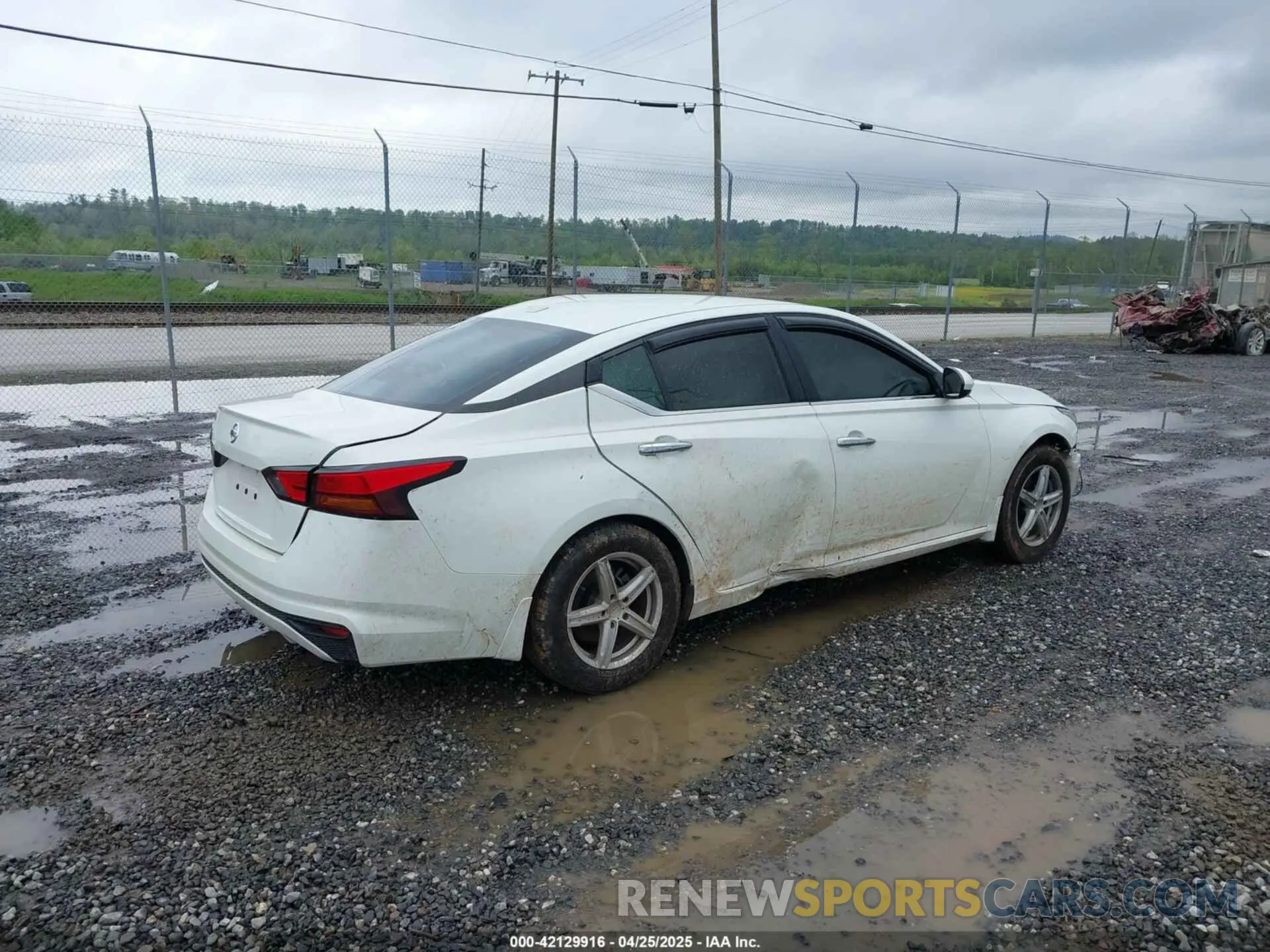 4 Photograph of a damaged car 1N4BL4BV2LC230065 NISSAN ALTIMA 2020